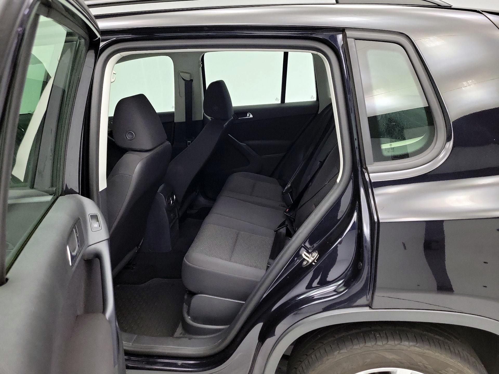 Thumbnail: 2017 Volkswagen Tiguan - 19