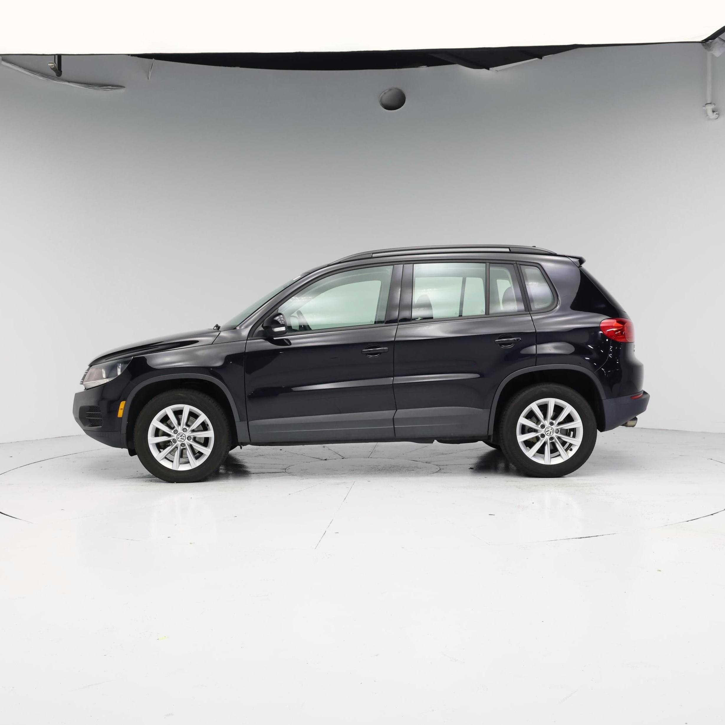 Thumbnail: 2017 Volkswagen Tiguan - 3