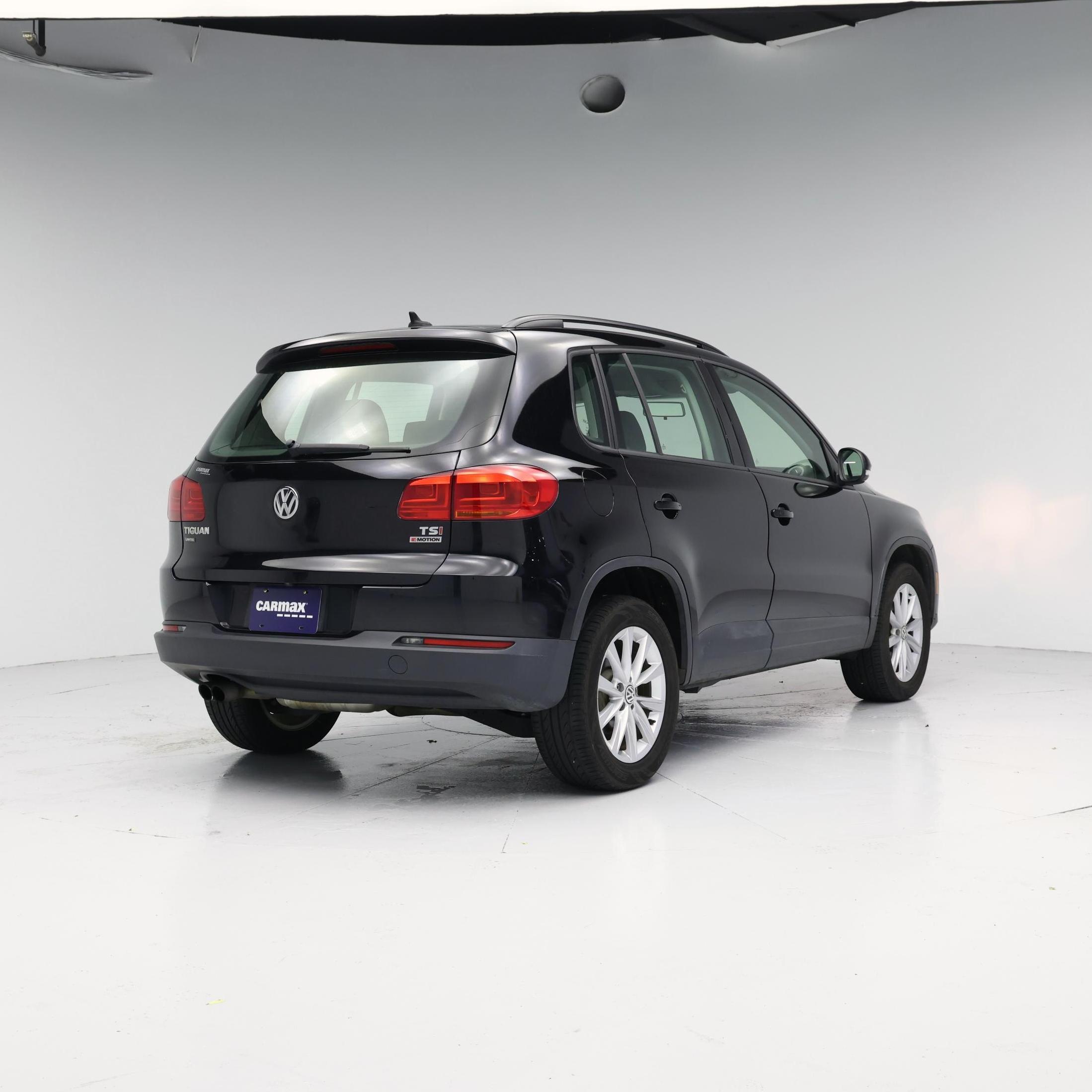 Thumbnail: 2017 Volkswagen Tiguan - 8
