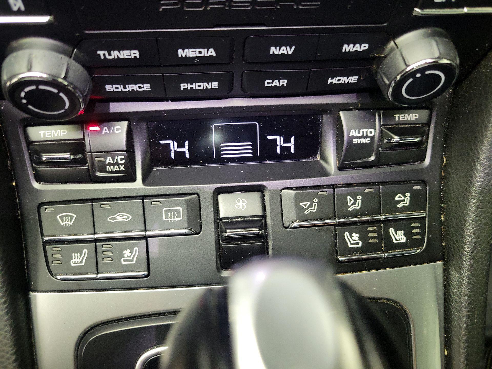 Thumbnail: 2018 Porsche 718 Boxster - 16