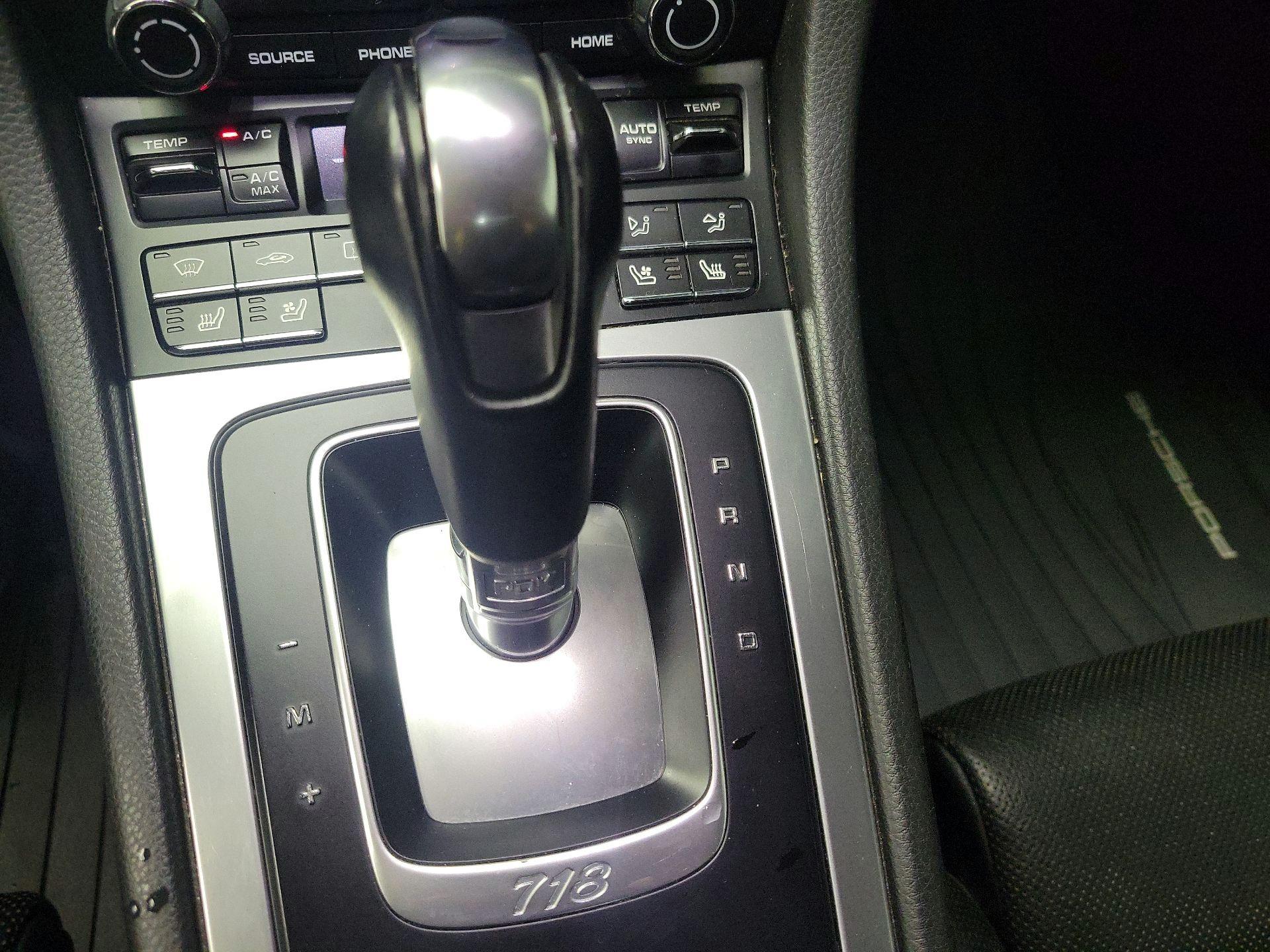 Thumbnail: 2018 Porsche 718 Boxster - 17