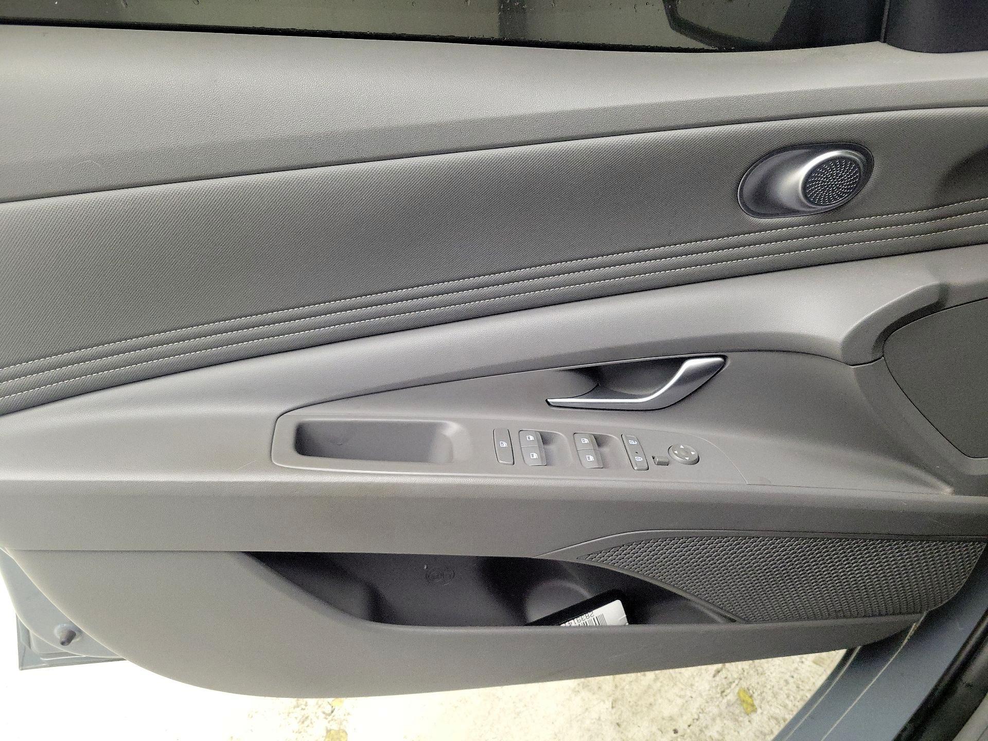 Thumbnail: 2022 Hyundai Elantra - 12