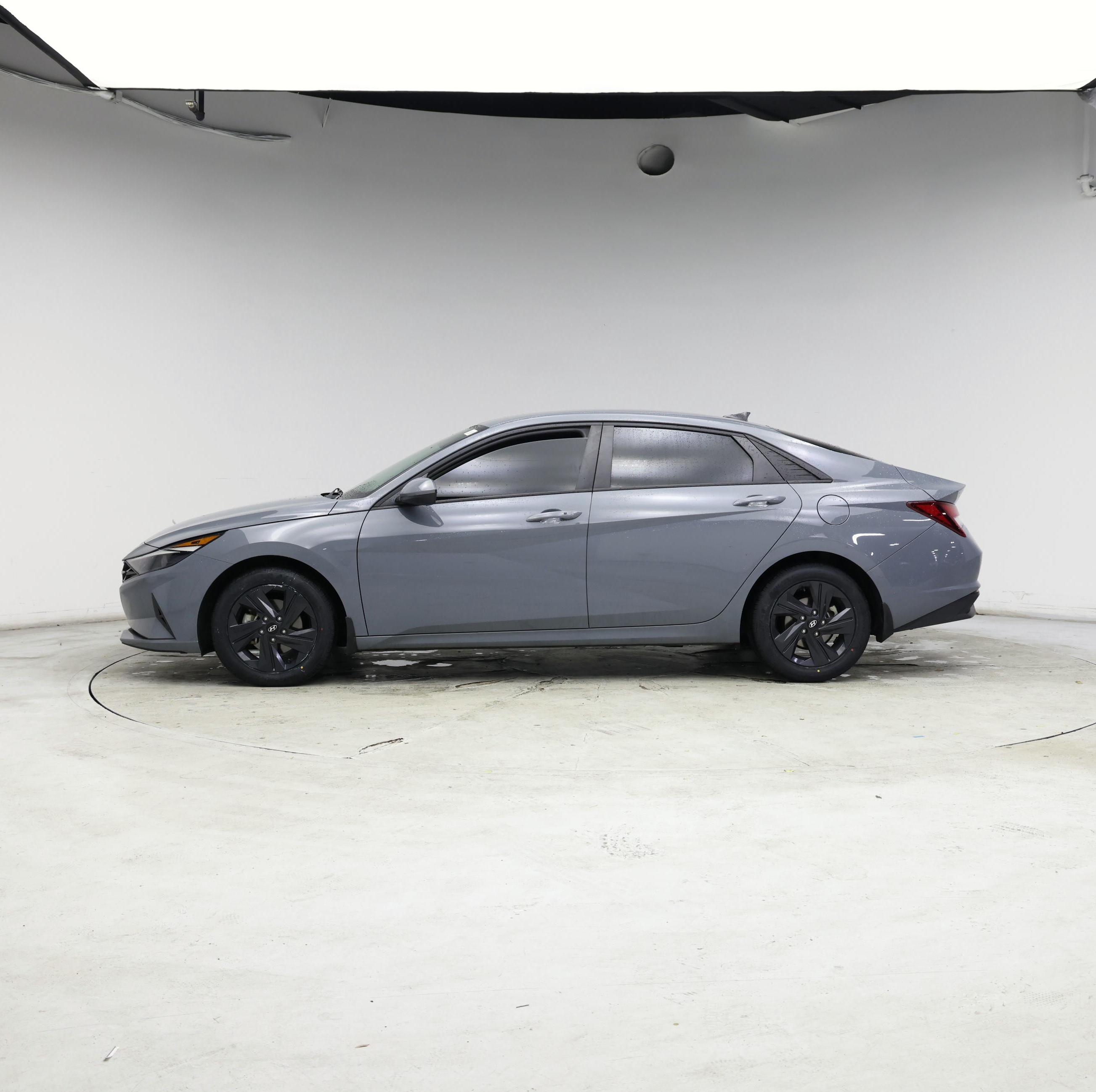 Thumbnail: 2022 Hyundai Elantra - 3