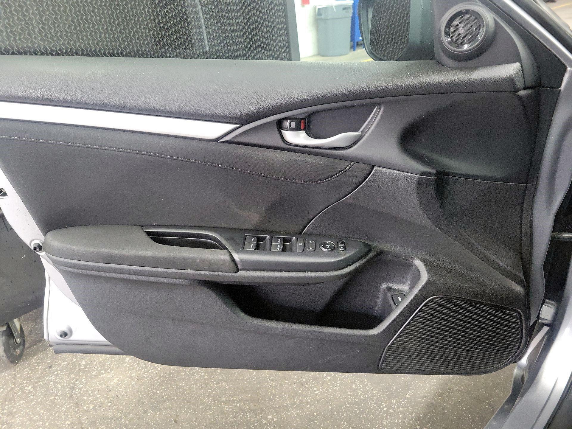 Thumbnail: 2016 Honda Civic - 10