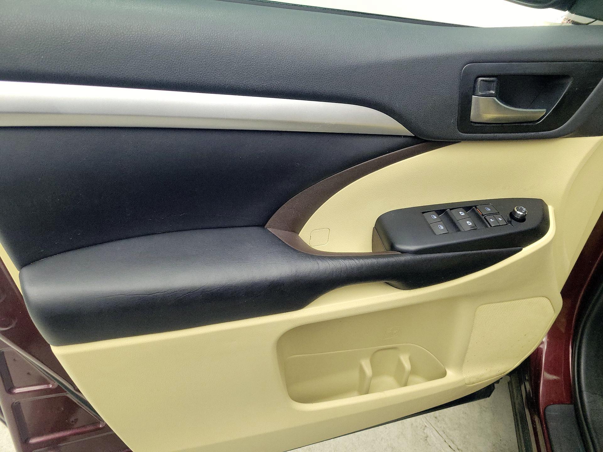 Thumbnail: 2019 Toyota Highlander - 12