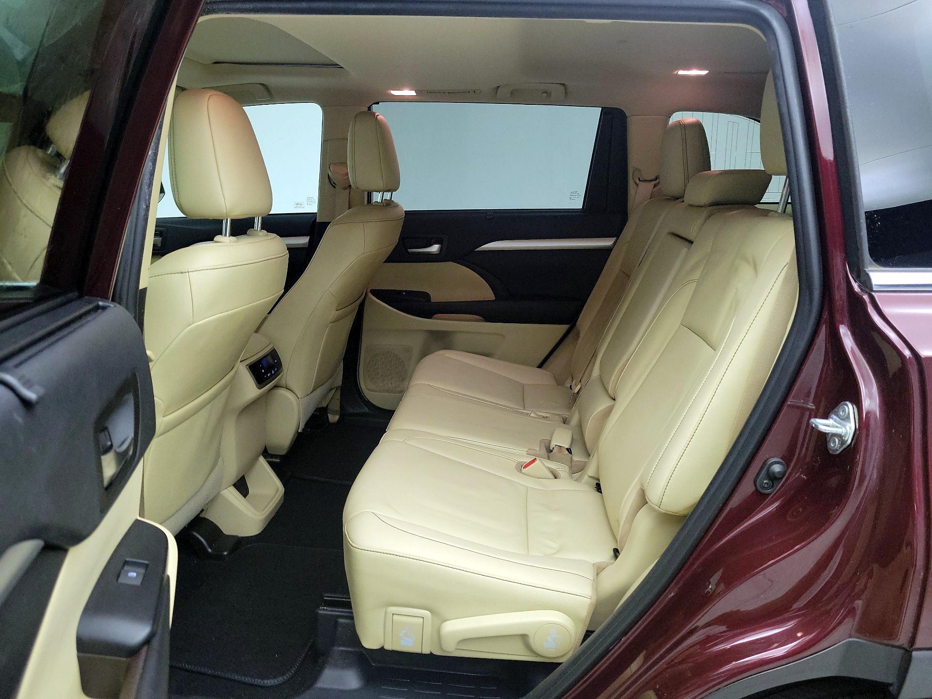 Thumbnail: 2019 Toyota Highlander - 20