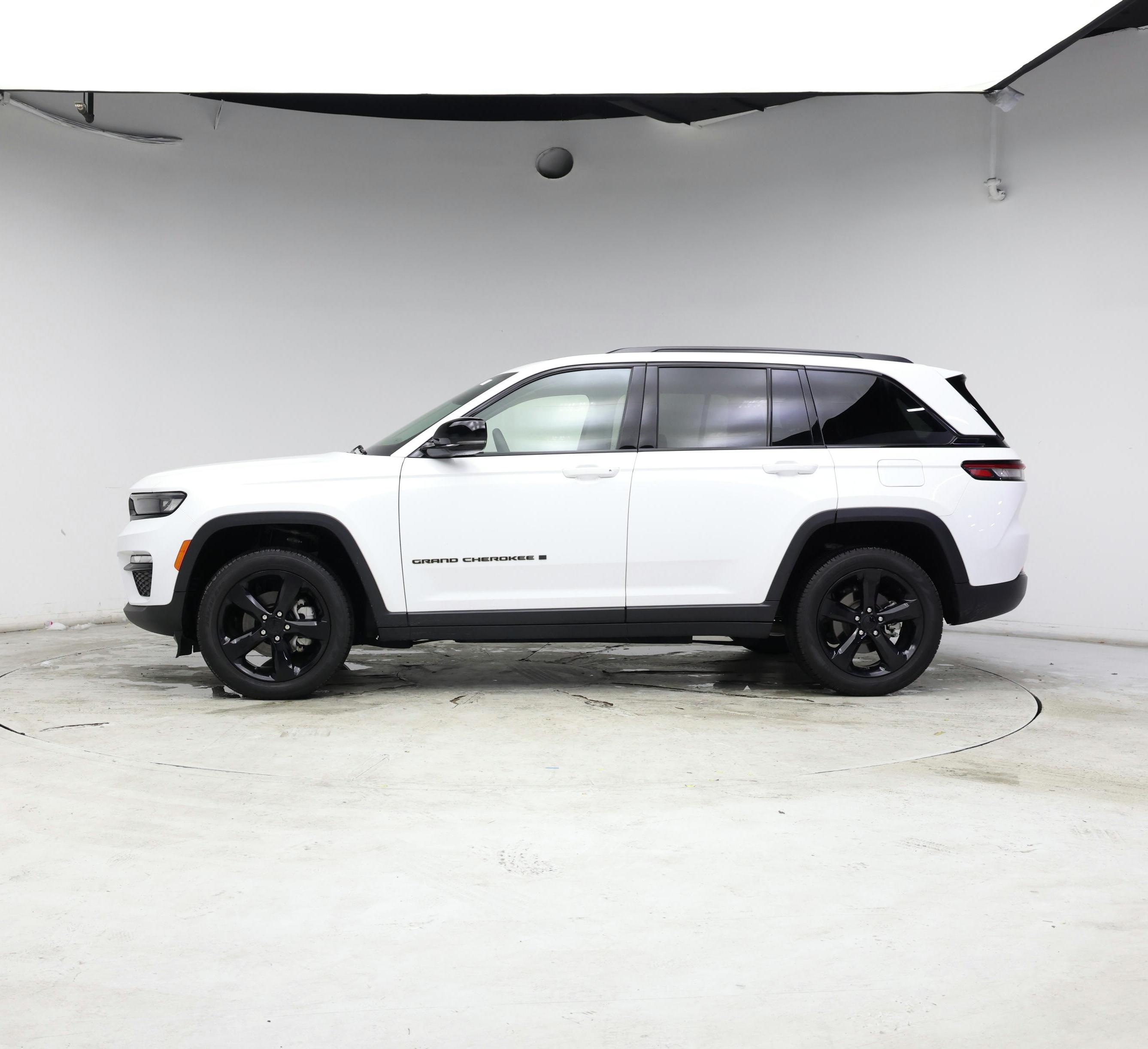 Thumbnail: 2023 Jeep Grand Cherokee - 3