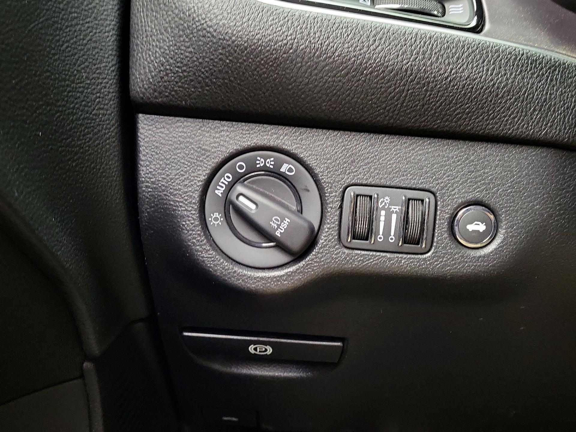 Thumbnail: 2019 Dodge Challenger - 13