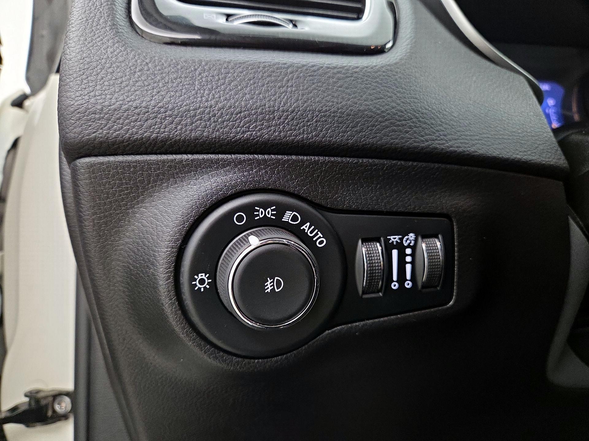 Thumbnail: 2020 Jeep Compass - 13