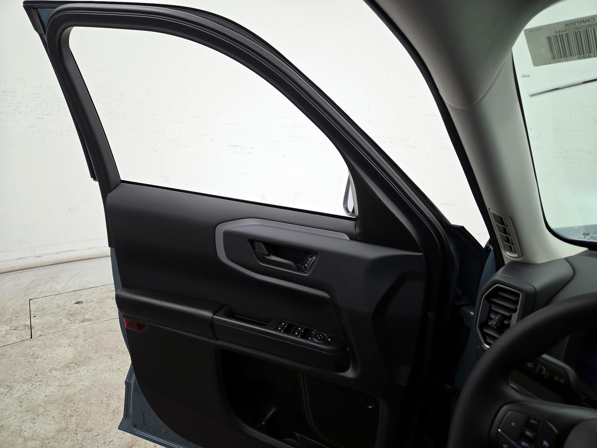 Thumbnail: 2022 Ford Bronco Sport - 12