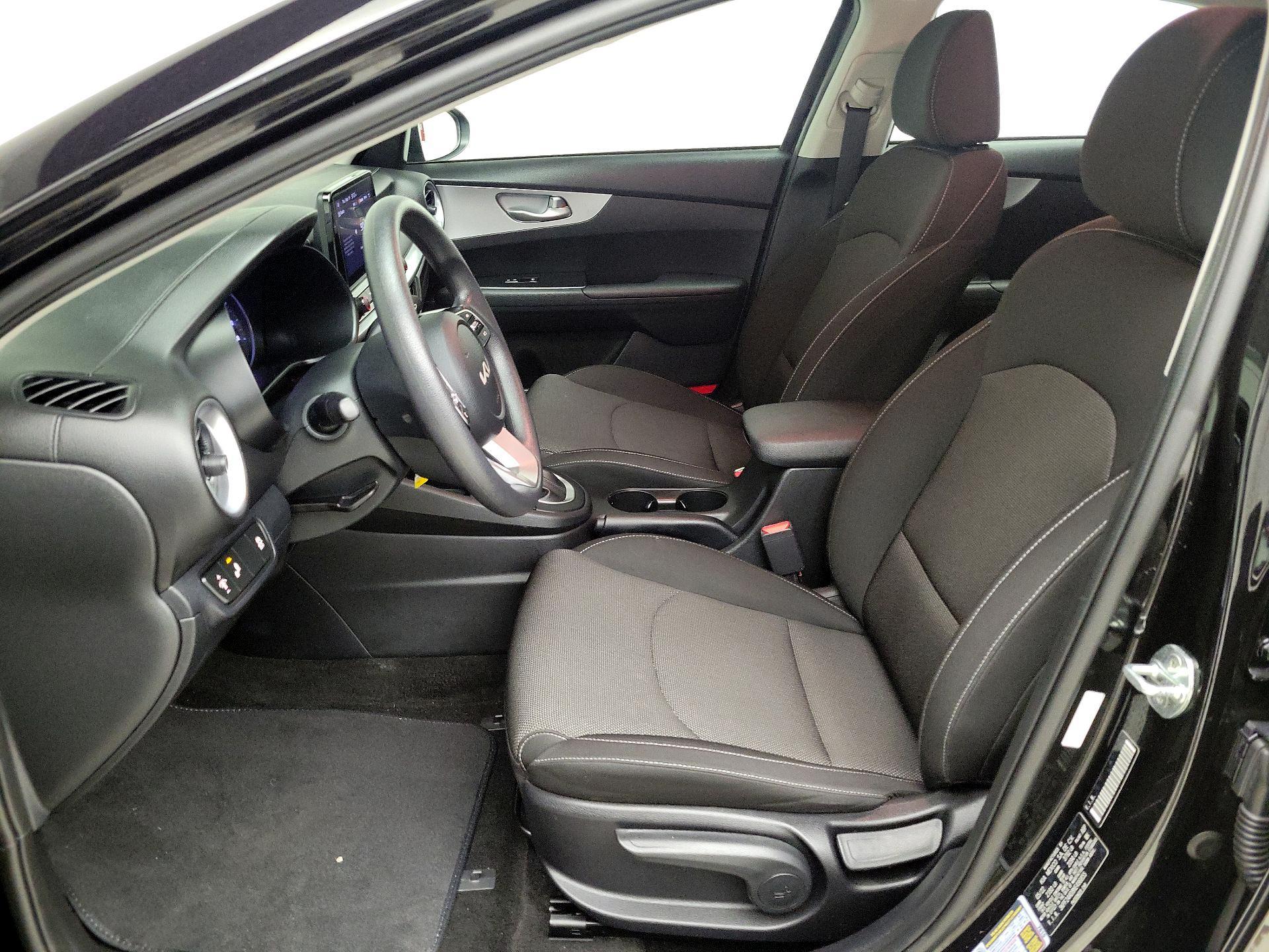 Thumbnail: 2022 Kia Forte - 11