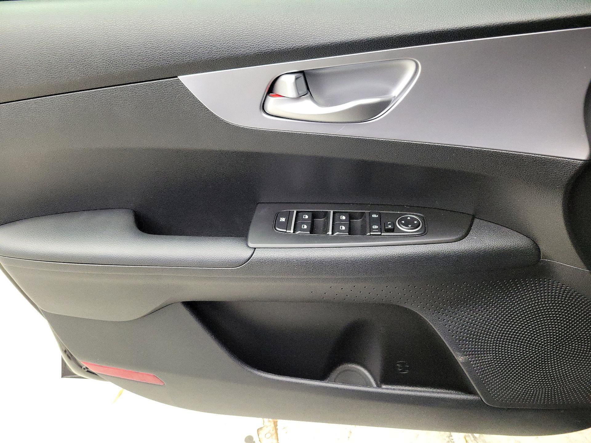 Thumbnail: 2022 Kia Forte - 12