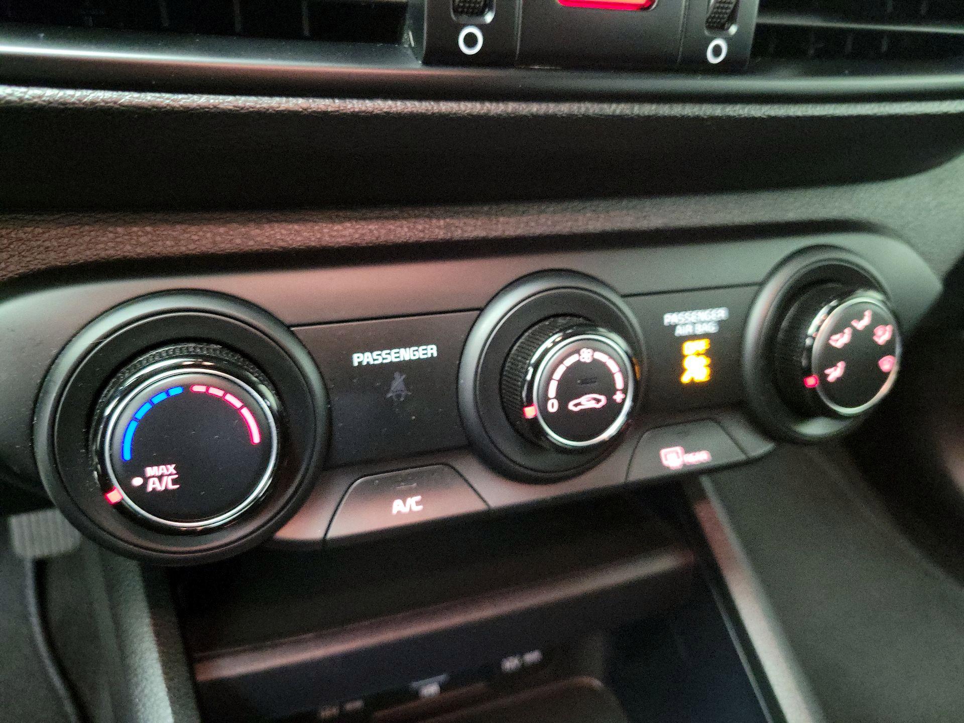 Thumbnail: 2022 Kia Forte - 16