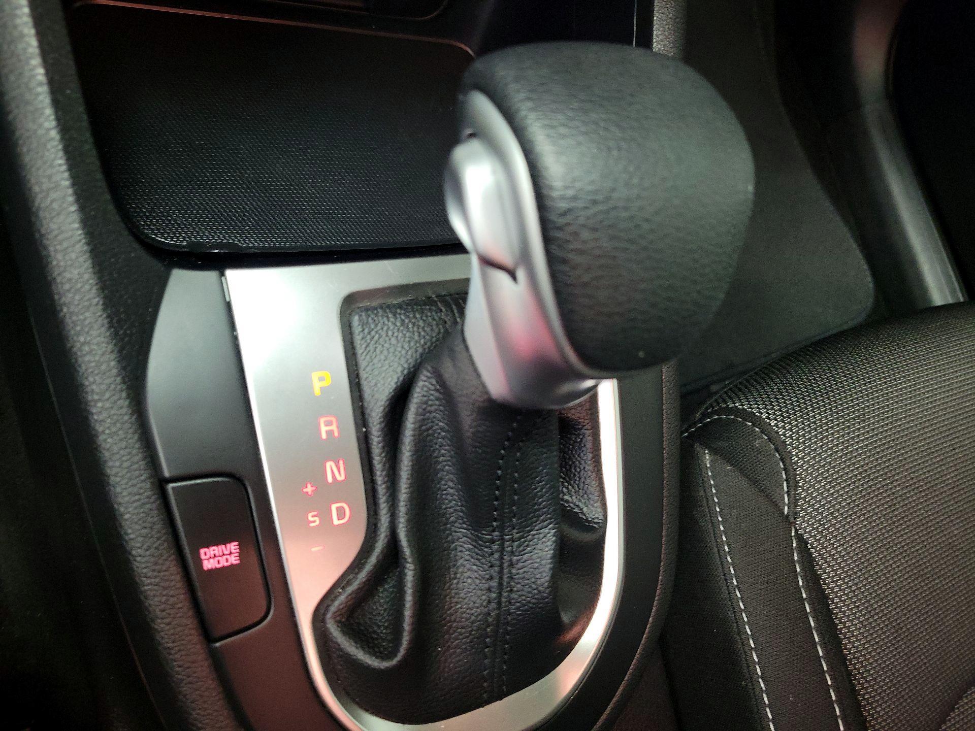 Thumbnail: 2022 Kia Forte - 17