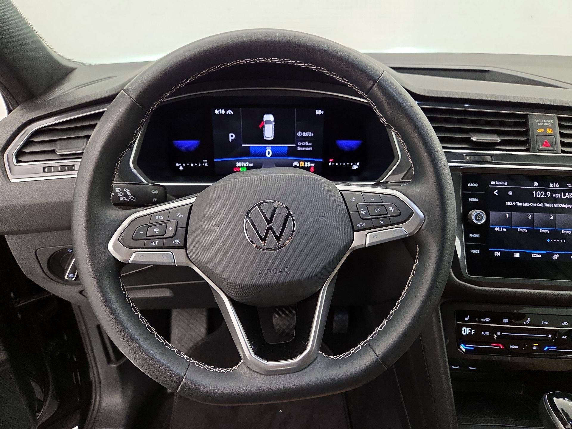 Thumbnail: 2022 Volkswagen Tiguan - 10