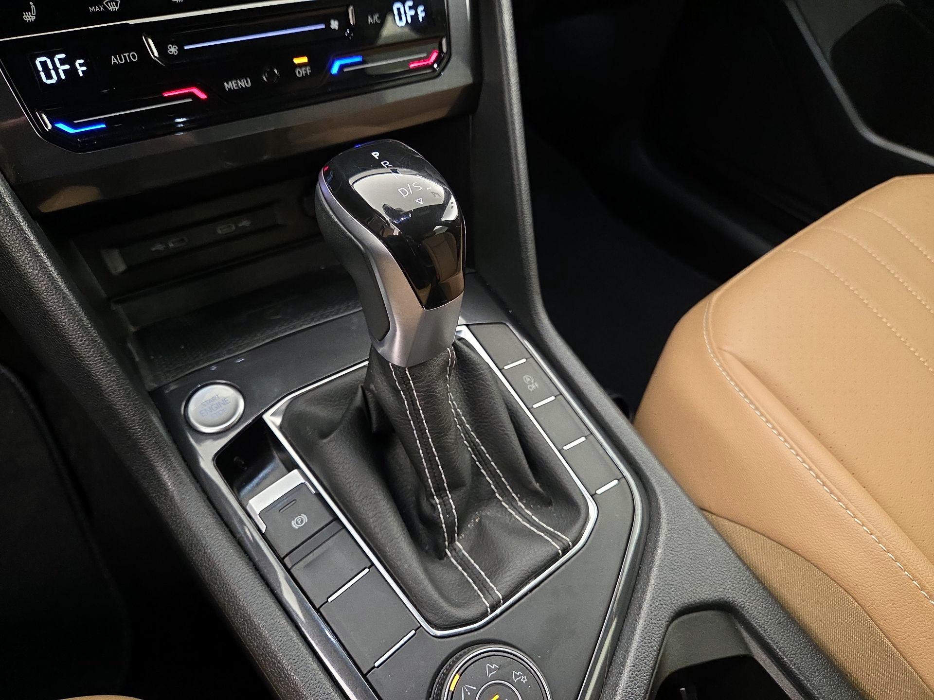 Thumbnail: 2022 Volkswagen Tiguan - 17