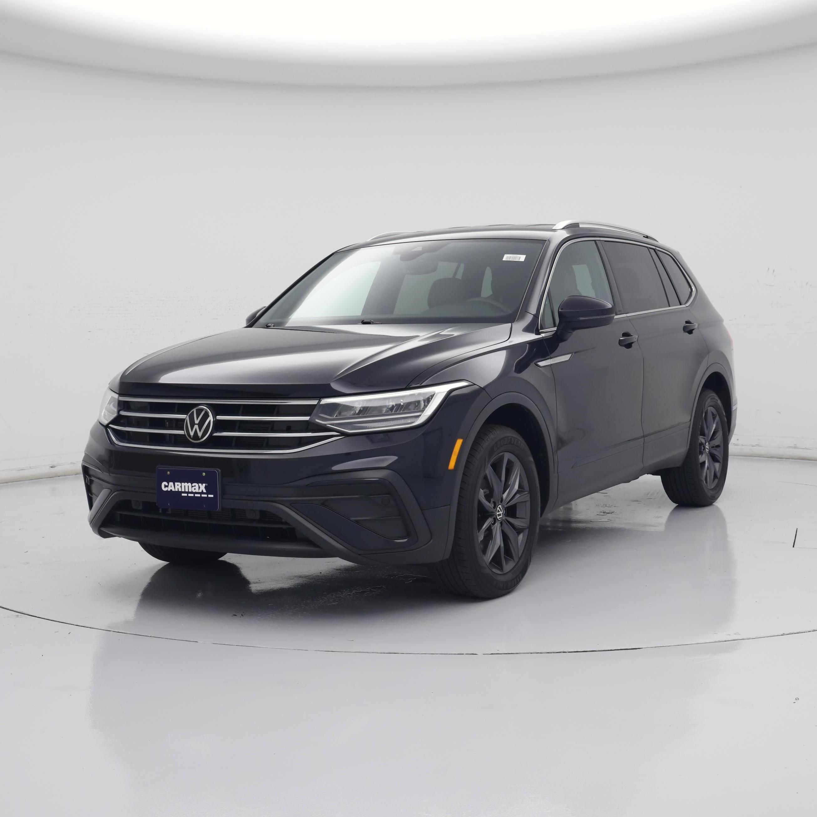 Thumbnail: 2022 Volkswagen Tiguan - 4