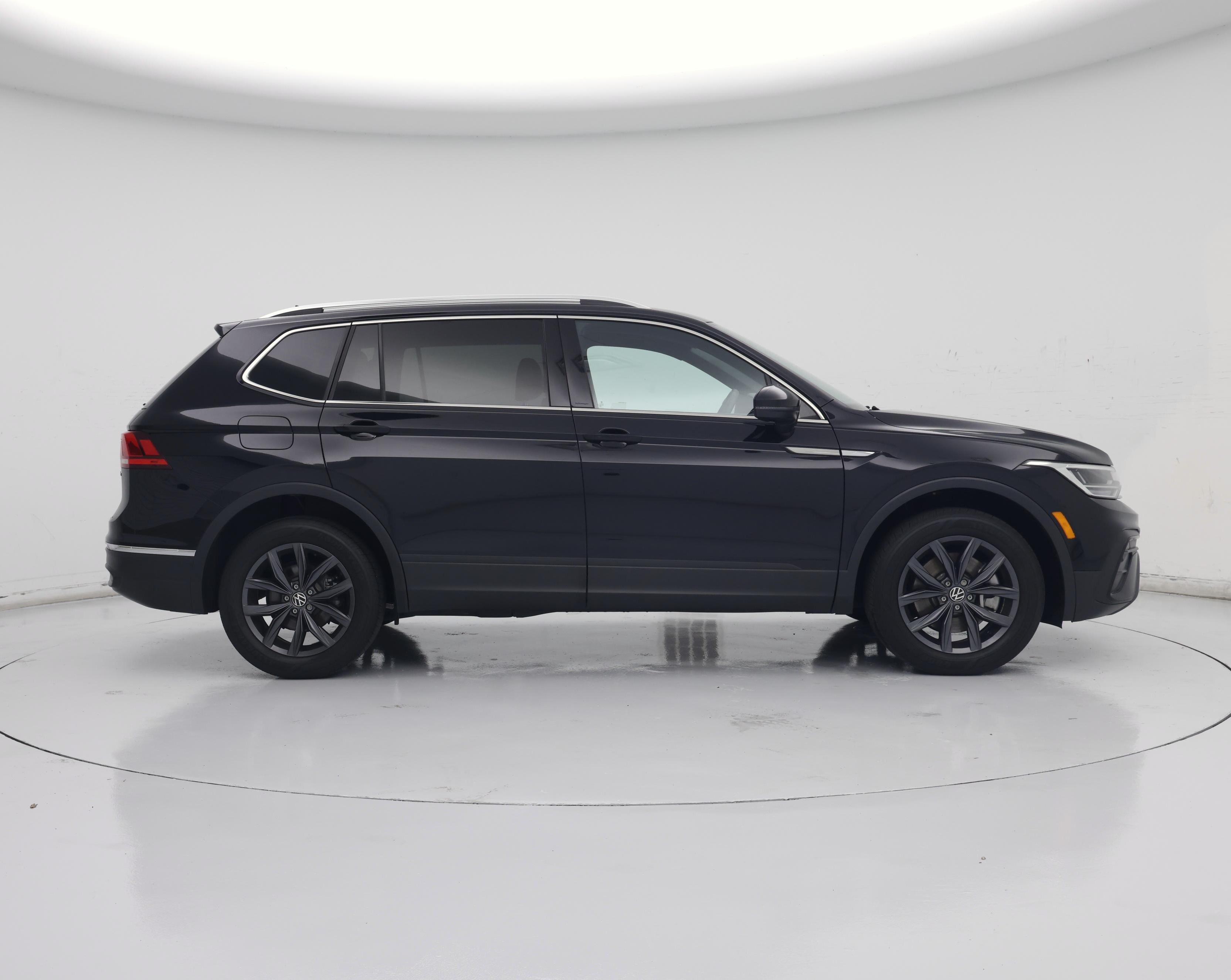 Thumbnail: 2022 Volkswagen Tiguan - 7