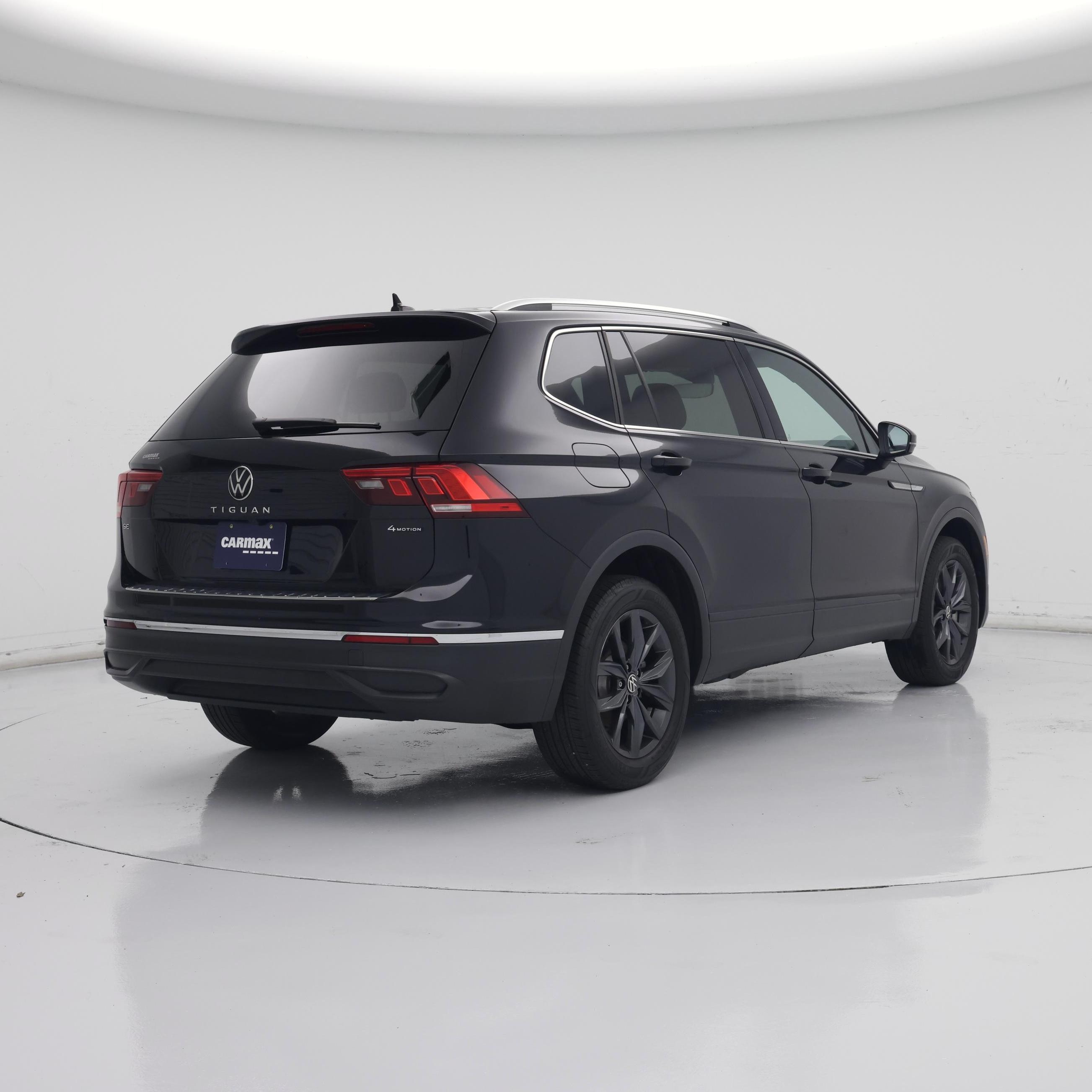 Thumbnail: 2022 Volkswagen Tiguan - 8