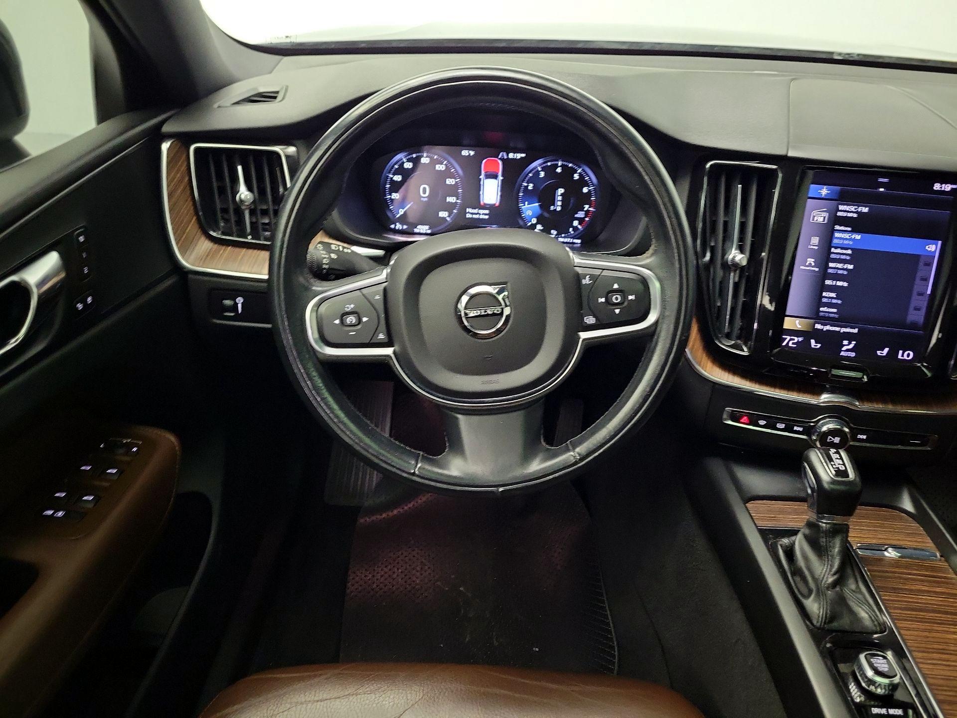 Thumbnail: 2021 Volvo XC60 - 10