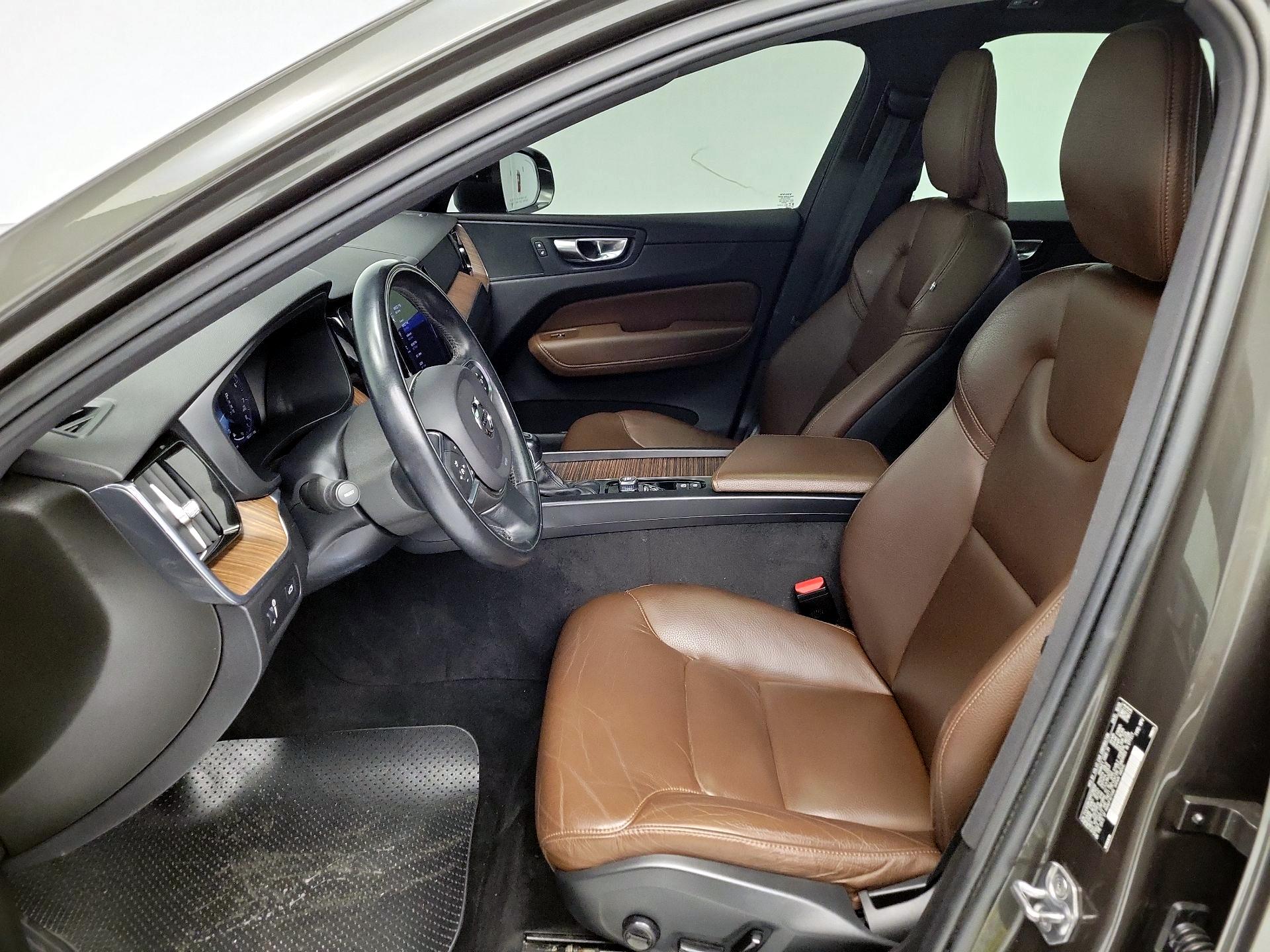 Thumbnail: 2021 Volvo XC60 - 11