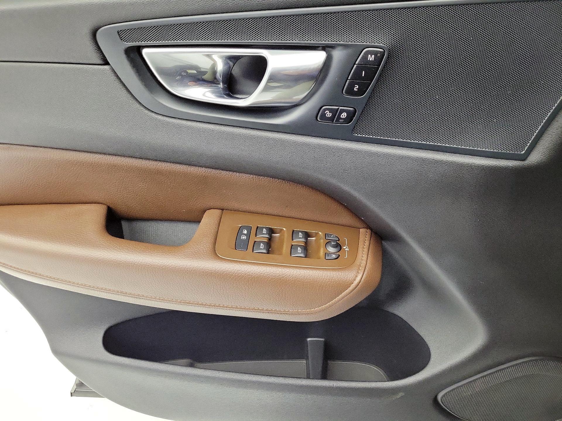 Thumbnail: 2021 Volvo XC60 - 12