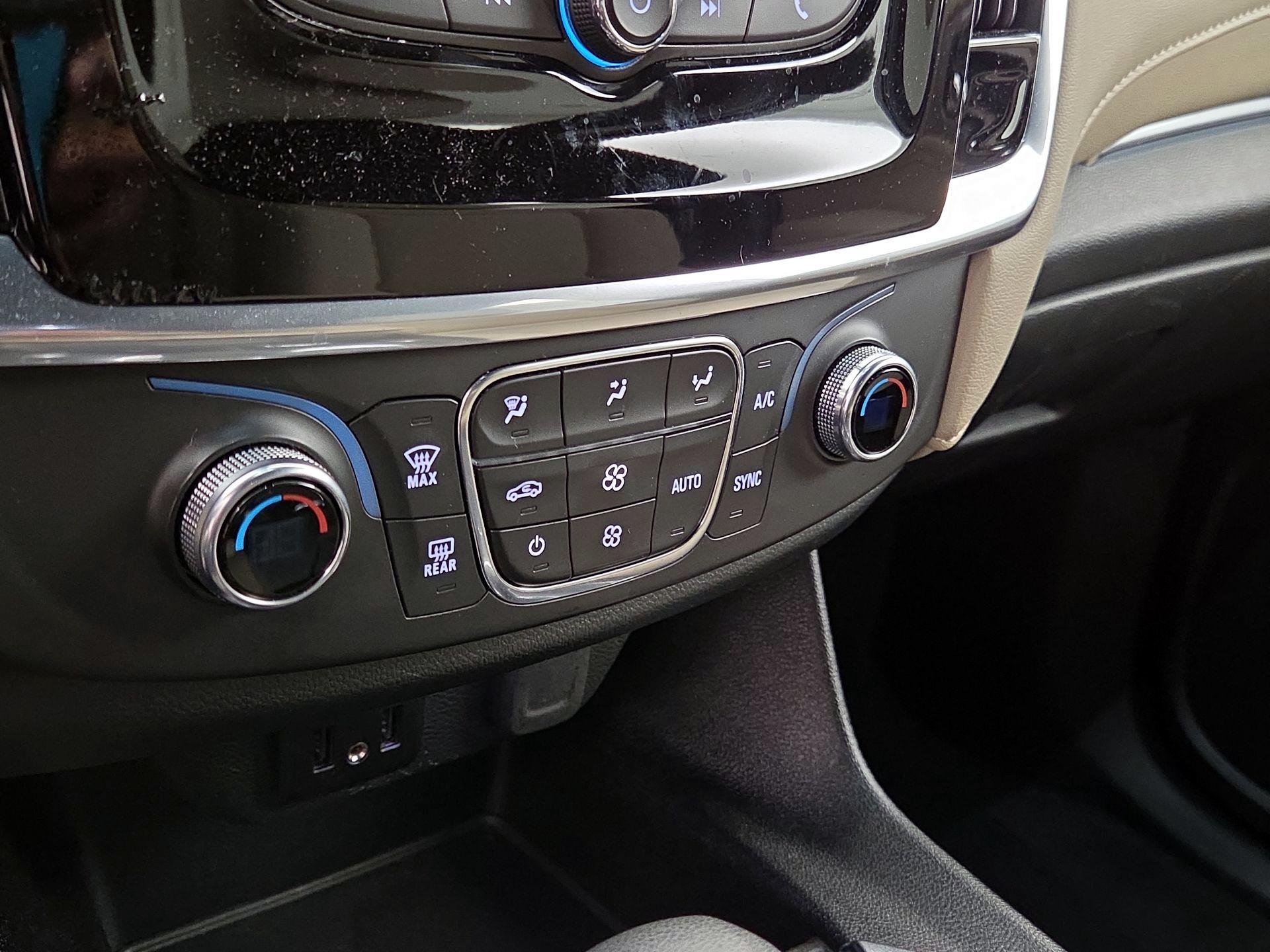 Thumbnail: 2023 Chevrolet Traverse - 16