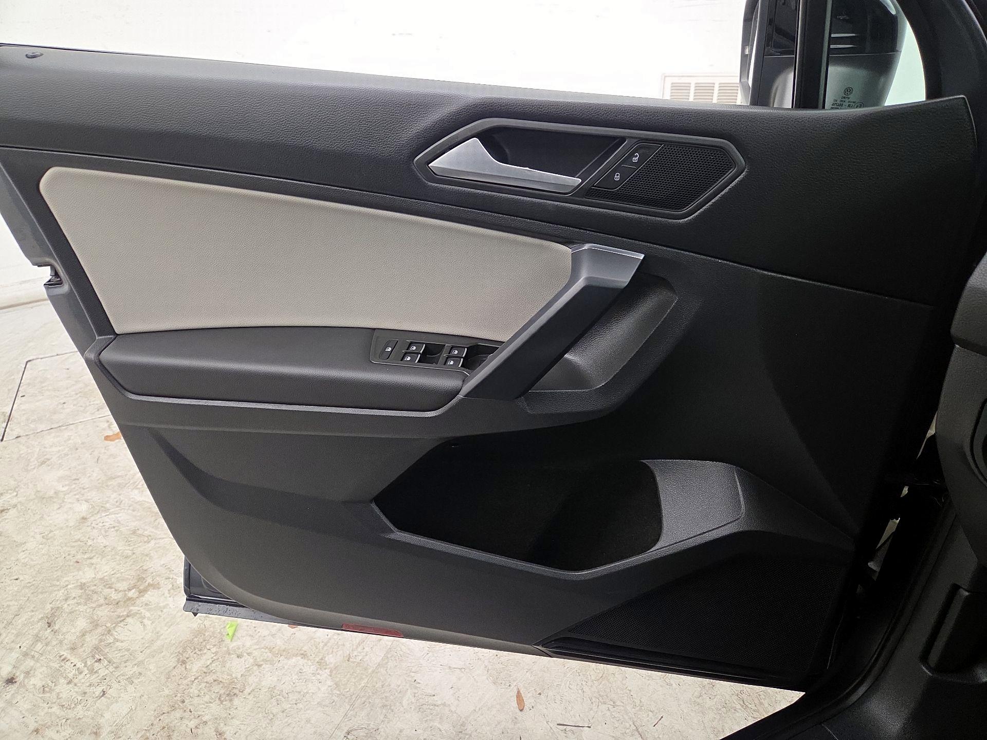 Thumbnail: 2021 Volkswagen Tiguan - 12