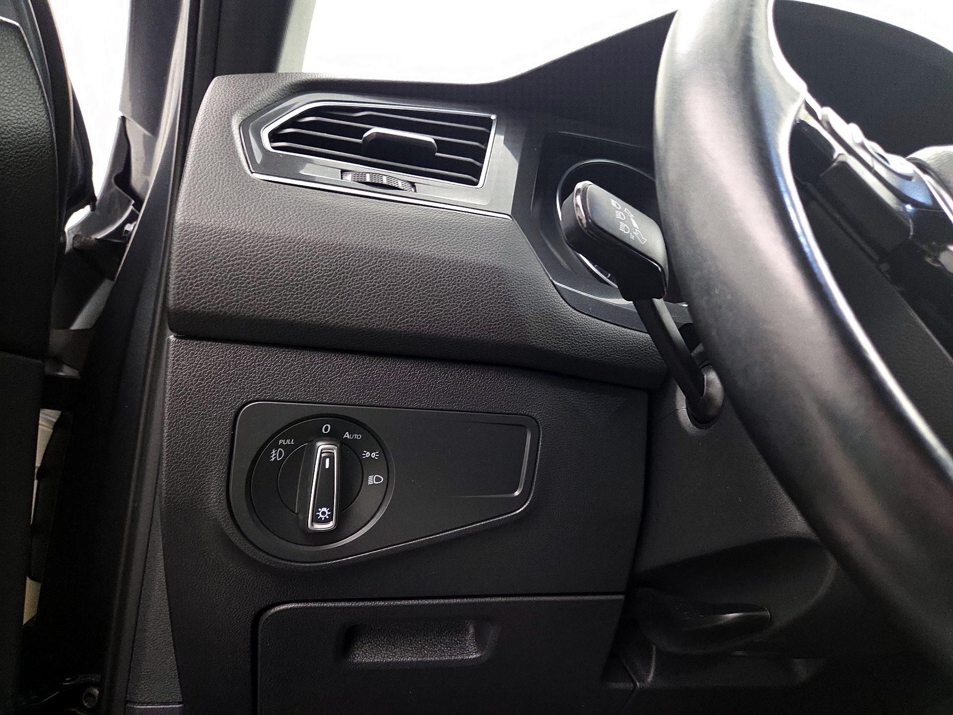 Thumbnail: 2021 Volkswagen Tiguan - 13