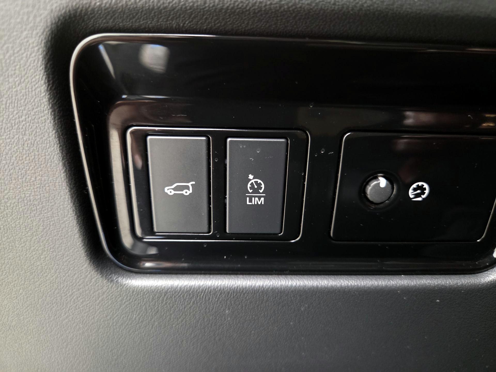 Thumbnail: 2025 Toyota Corolla - 13