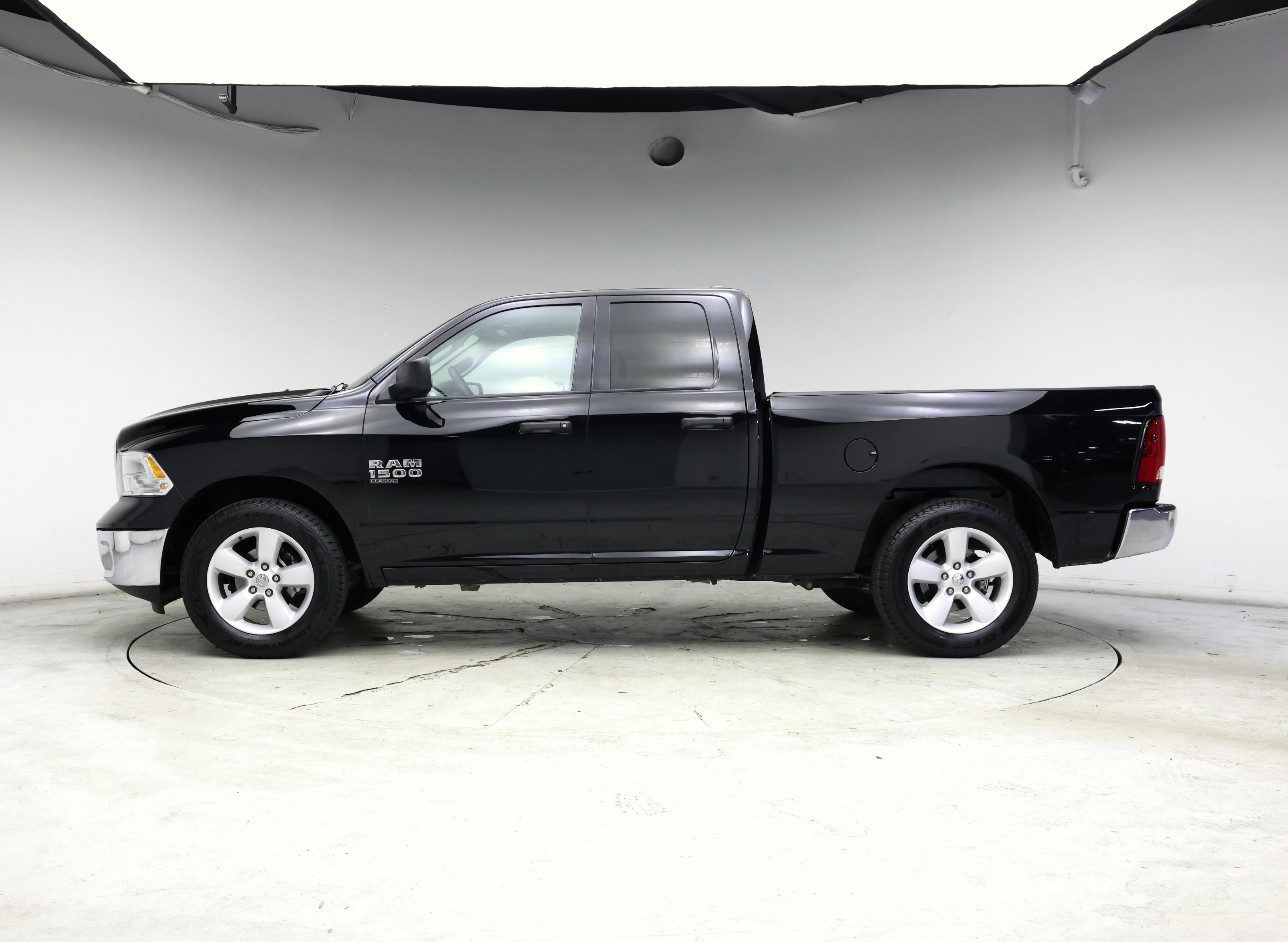 Thumbnail: 2024 RAM 1500 Classic - 3