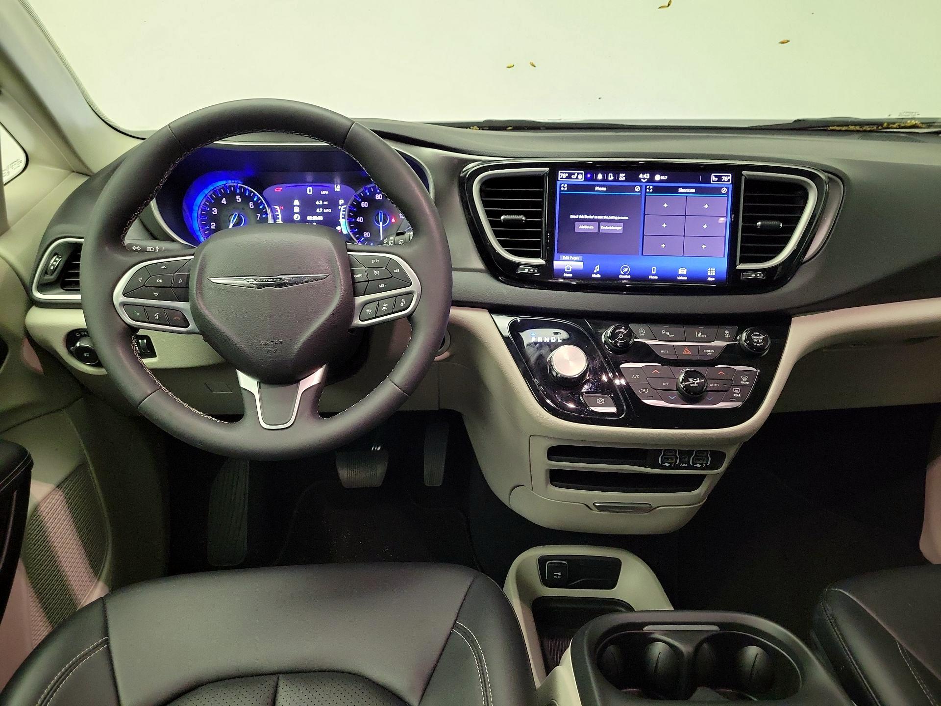 Thumbnail: 2024 Chrysler Pacifica - 10