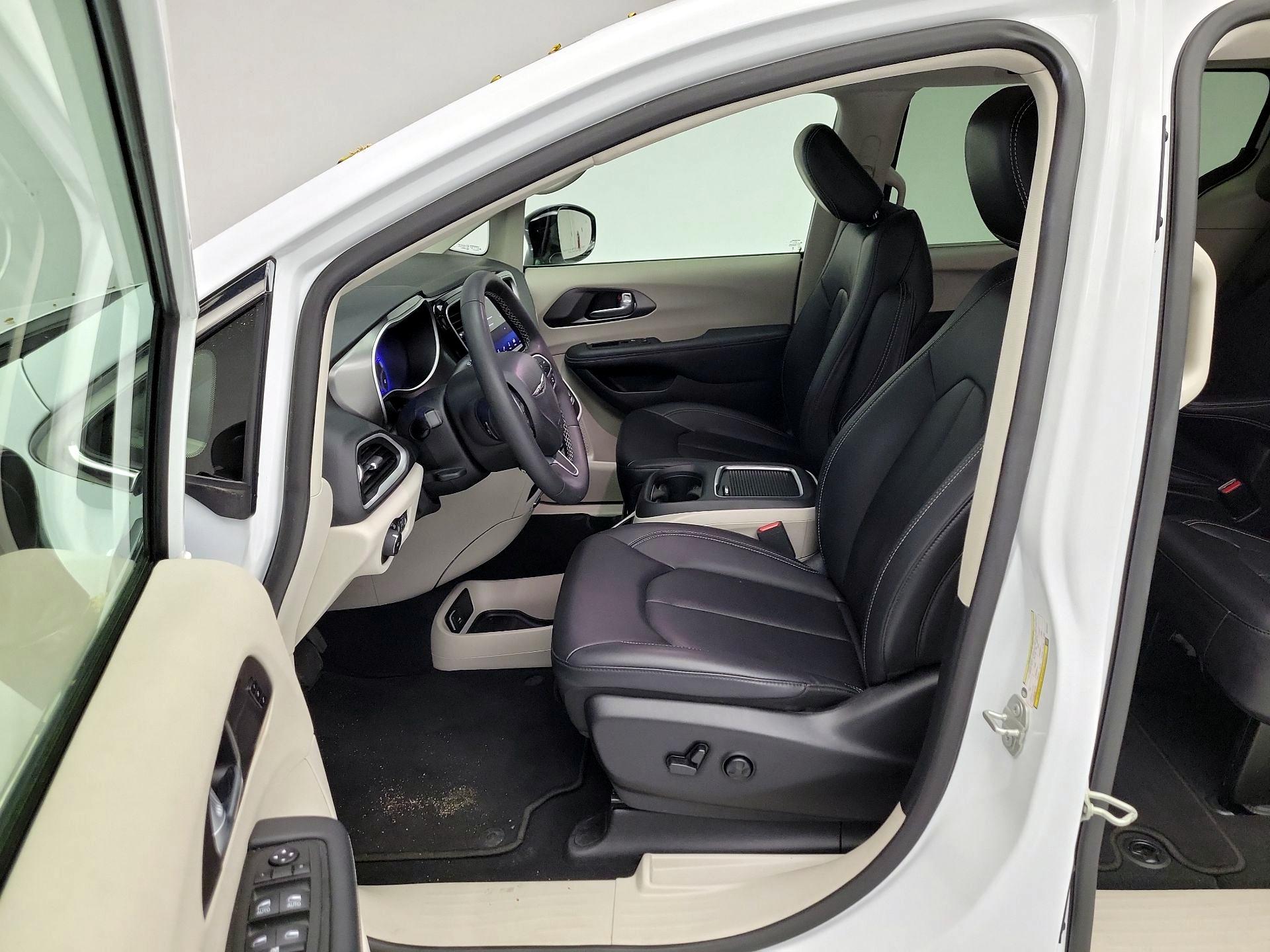 Thumbnail: 2024 Chrysler Pacifica - 11