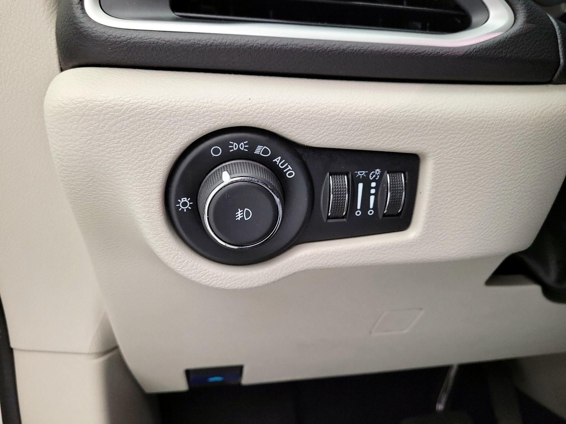 Thumbnail: 2024 Chrysler Pacifica - 13