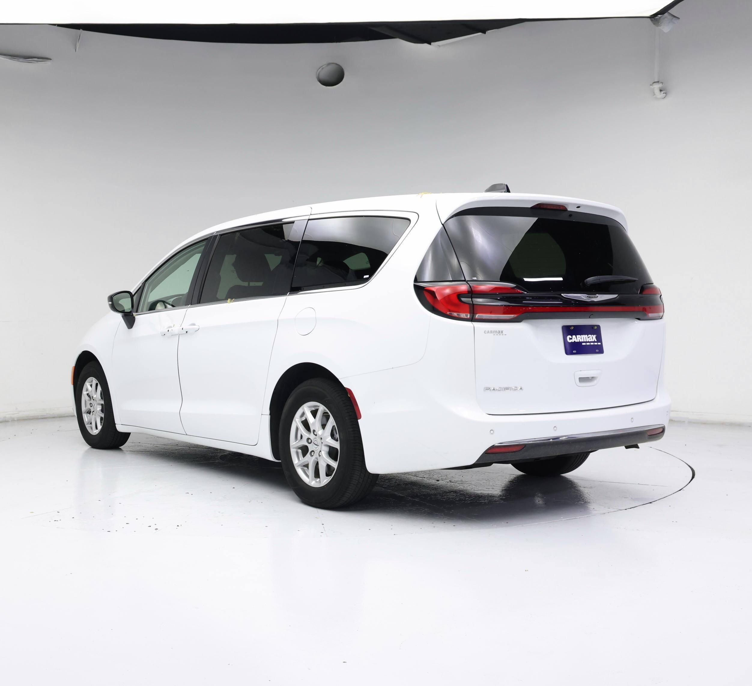 Thumbnail: 2024 Chrysler Pacifica - 2