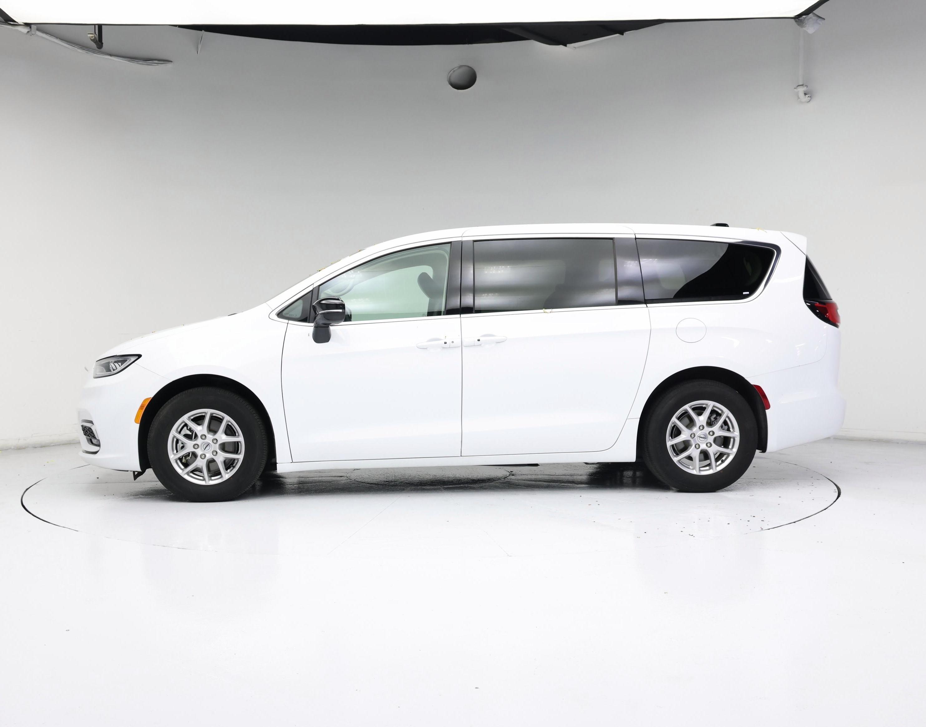 Thumbnail: 2024 Chrysler Pacifica - 3