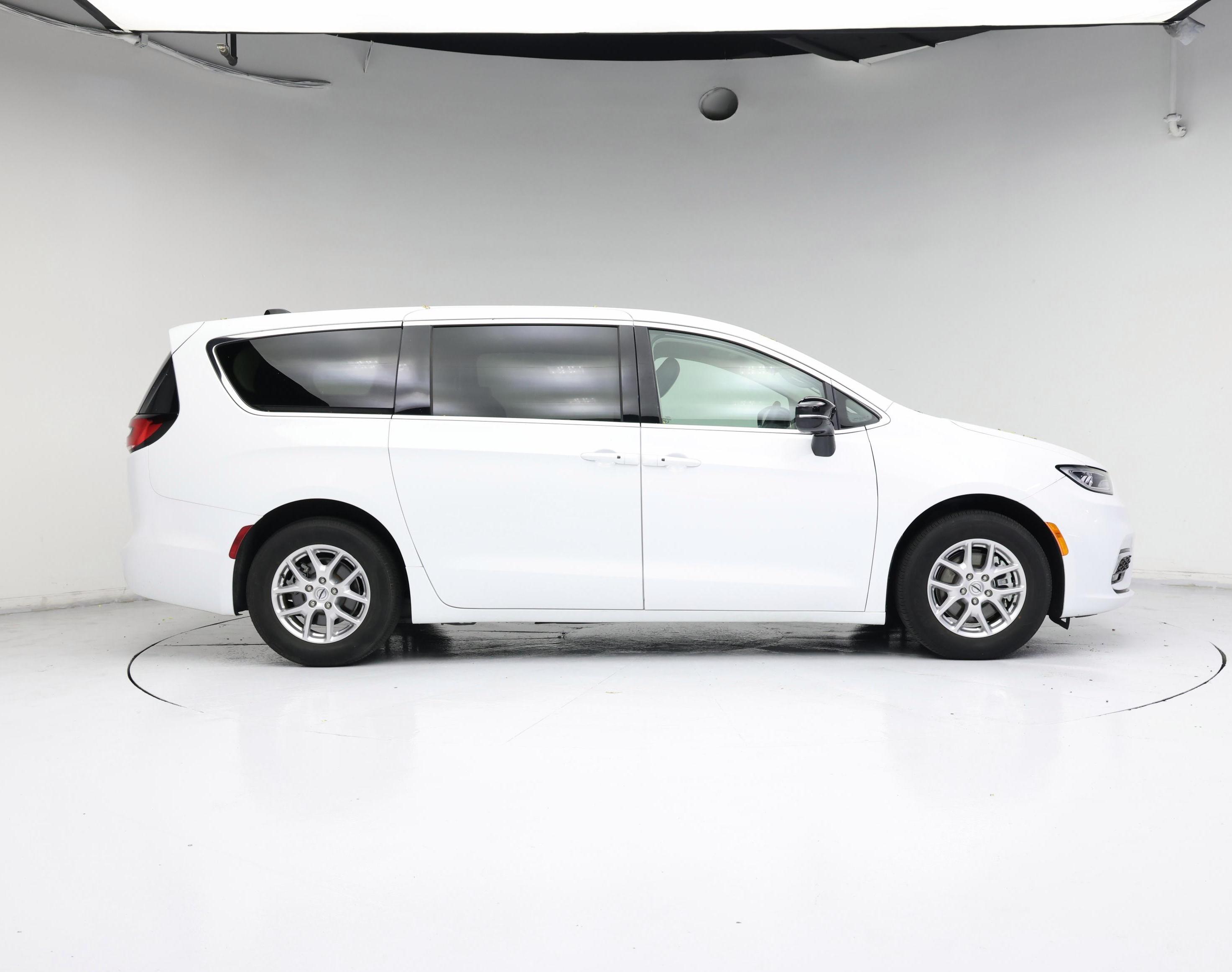 Thumbnail: 2024 Chrysler Pacifica - 7