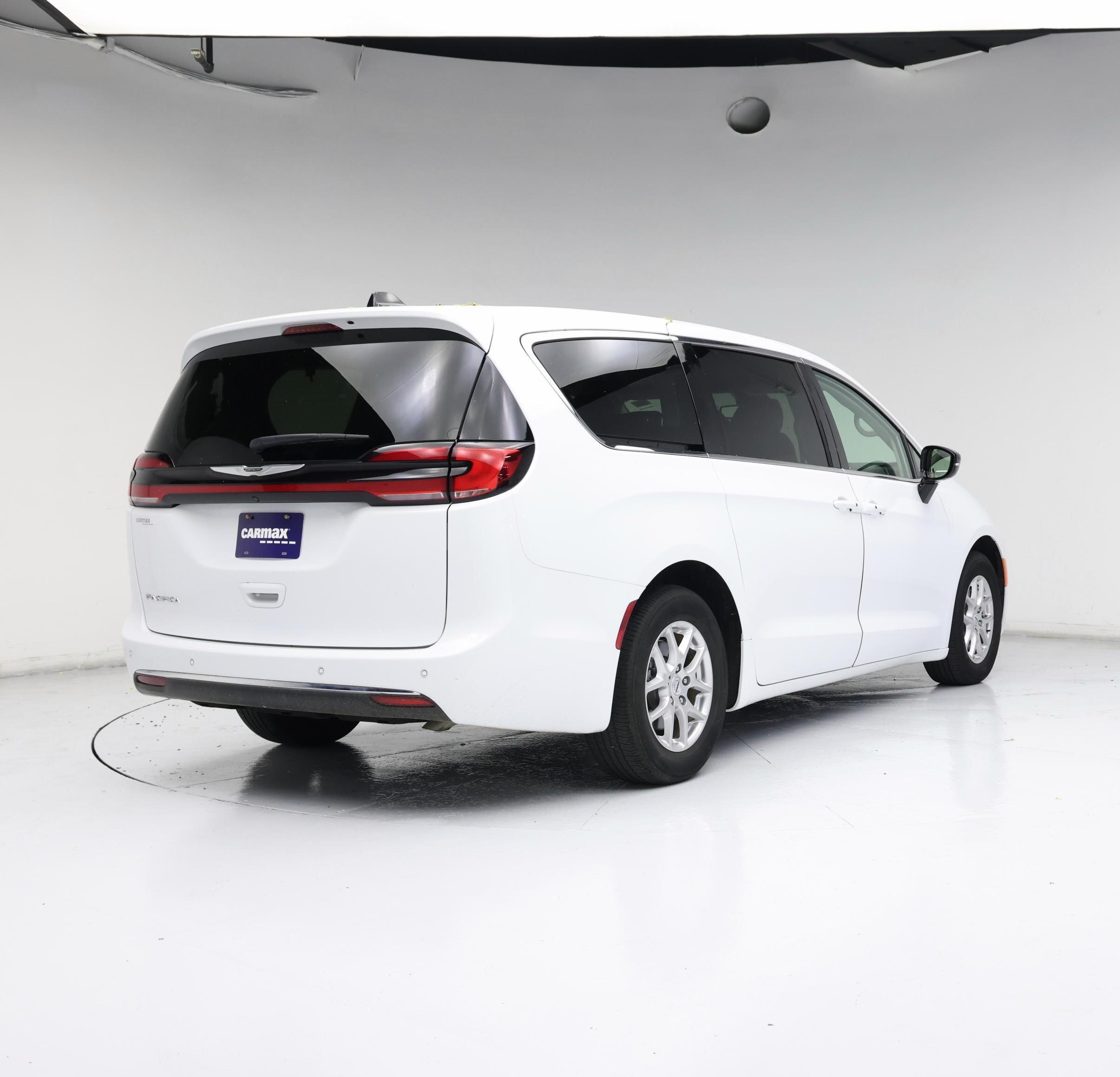 Thumbnail: 2024 Chrysler Pacifica - 8