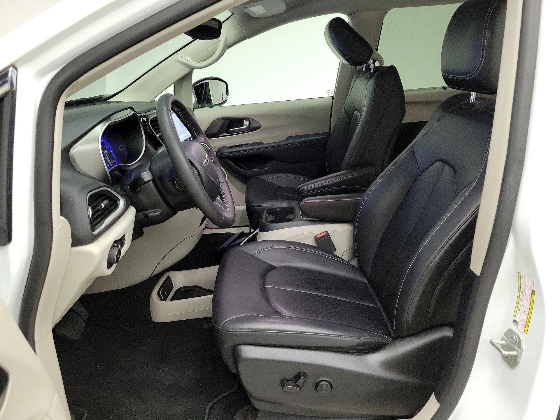 Thumbnail: 2024 Chrysler Pacifica - 11