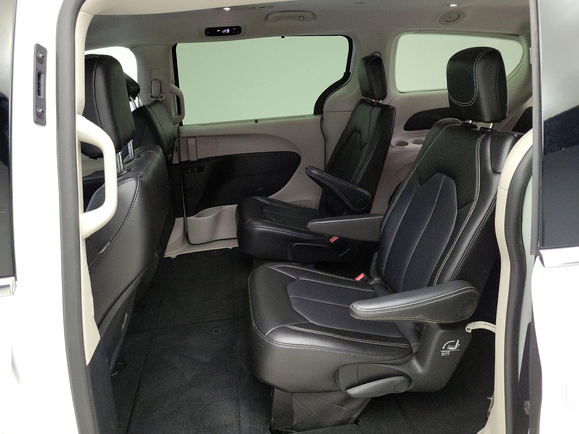 Thumbnail: 2024 Chrysler Pacifica - 19