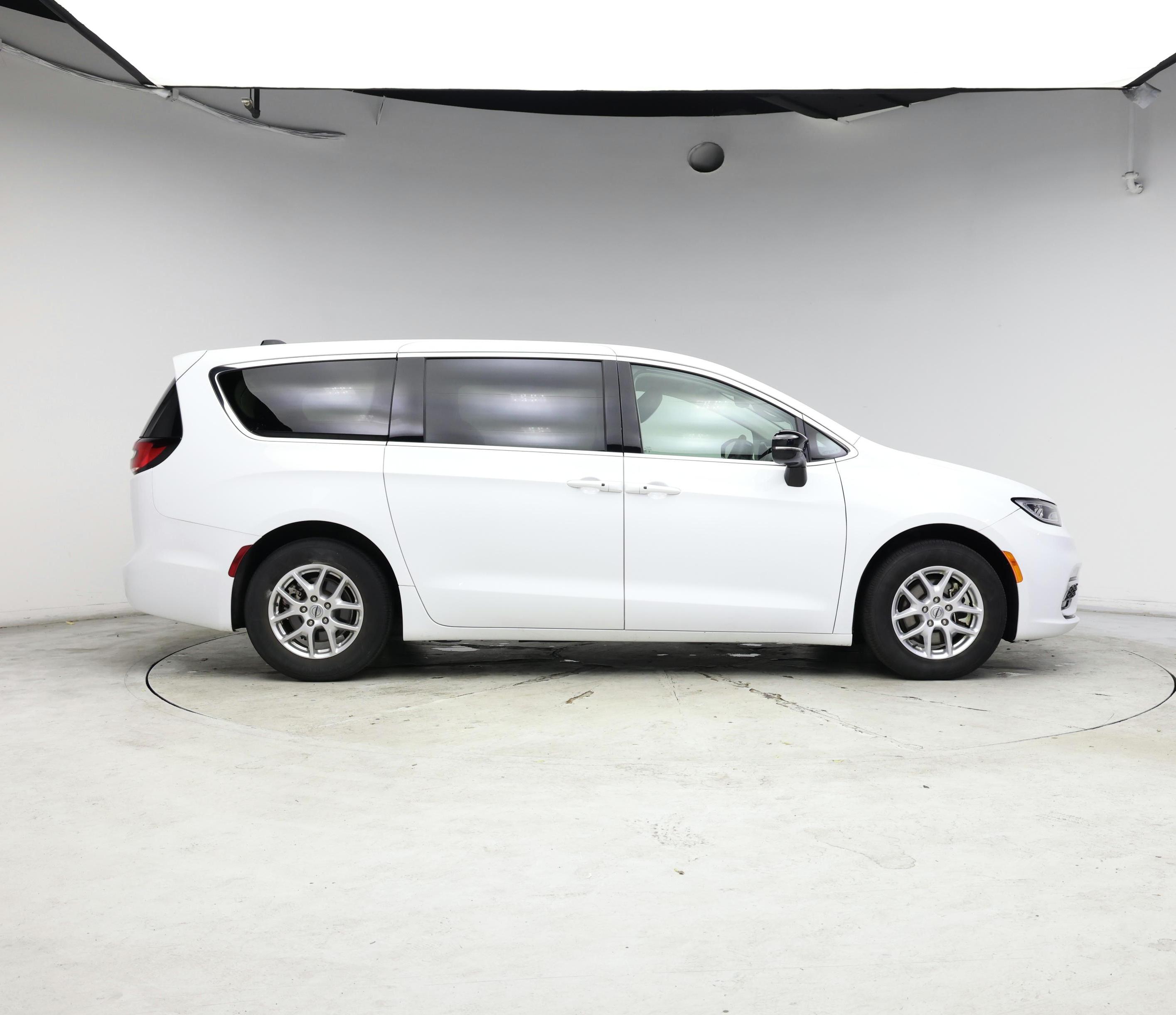 Thumbnail: 2024 Chrysler Pacifica - 7