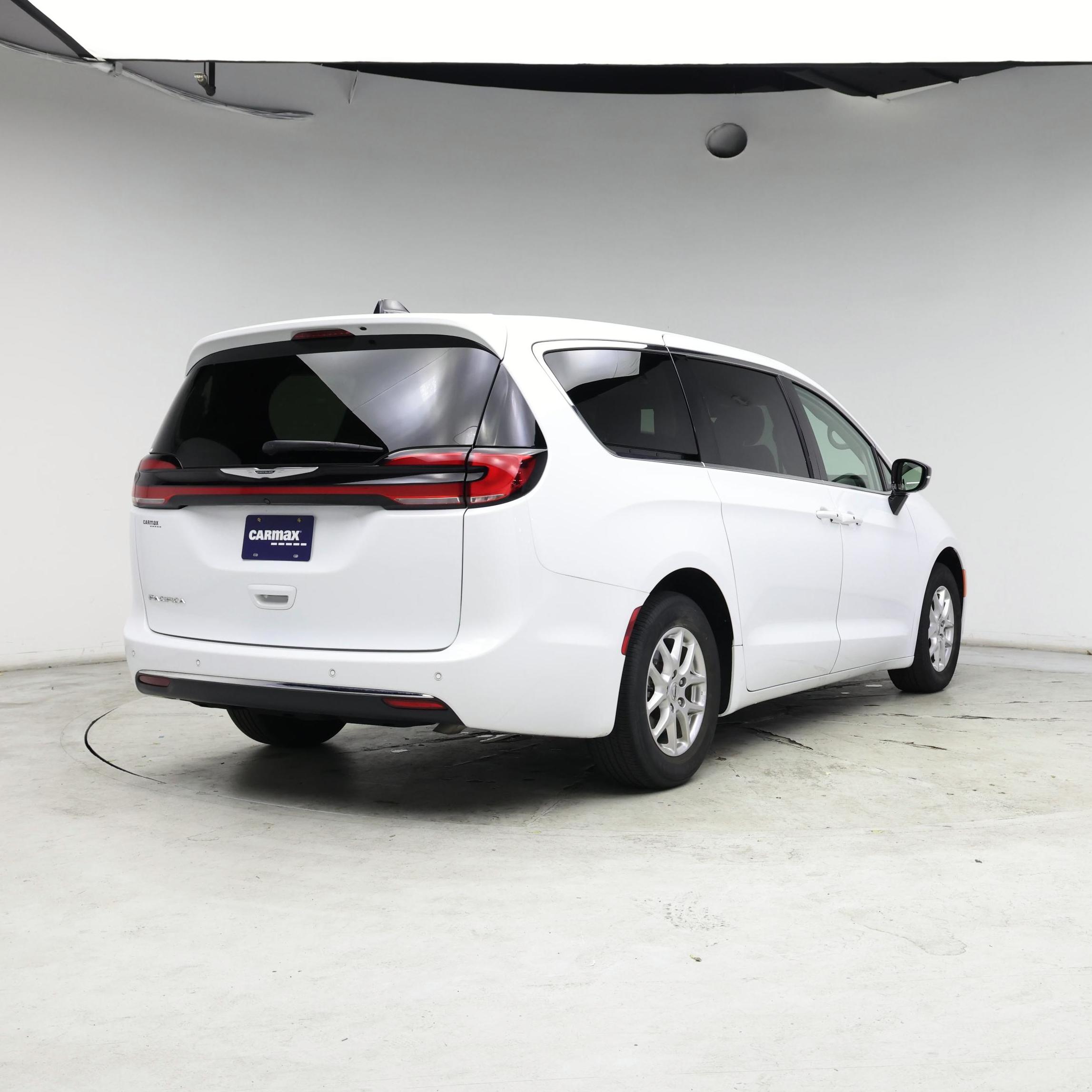 Thumbnail: 2024 Chrysler Pacifica - 8