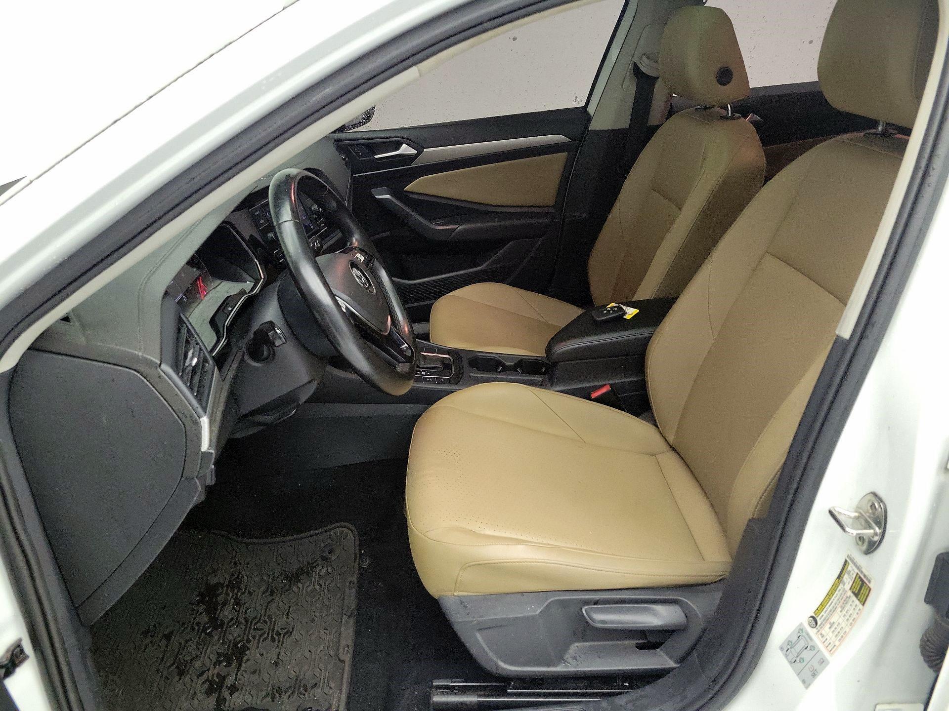 Thumbnail: 2019 Volkswagen Jetta - 9