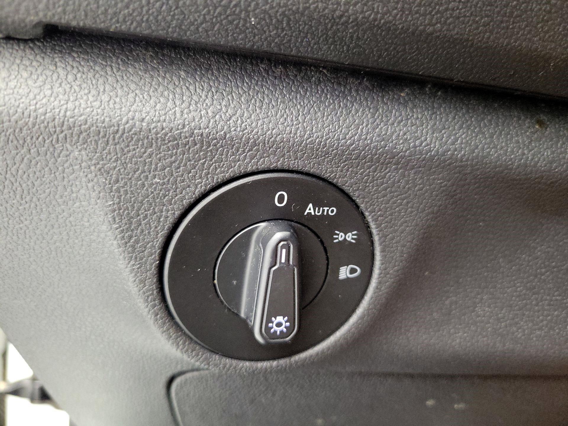 Thumbnail: 2019 Volkswagen Jetta - 11