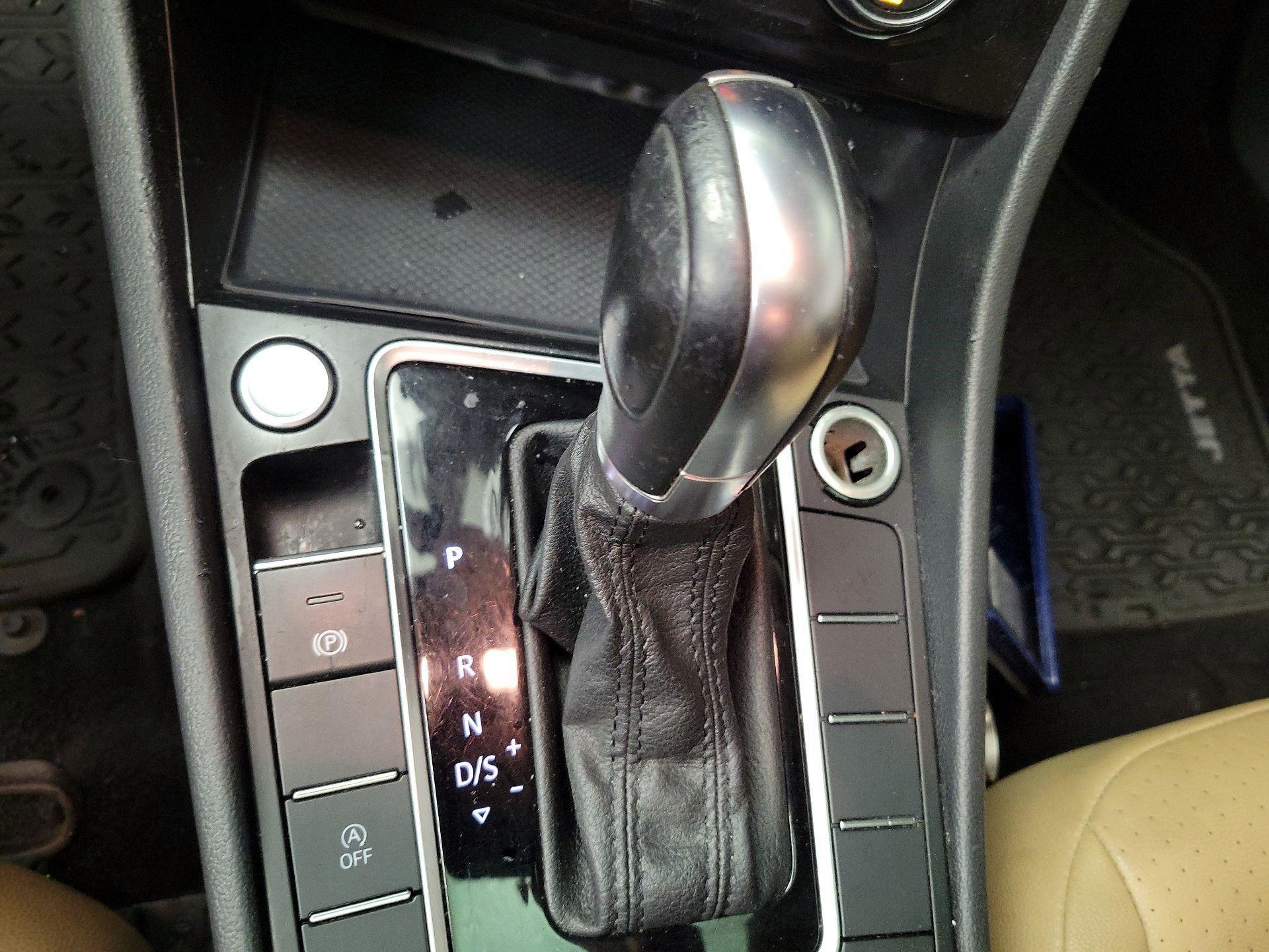 Thumbnail: 2019 Volkswagen Jetta - 15