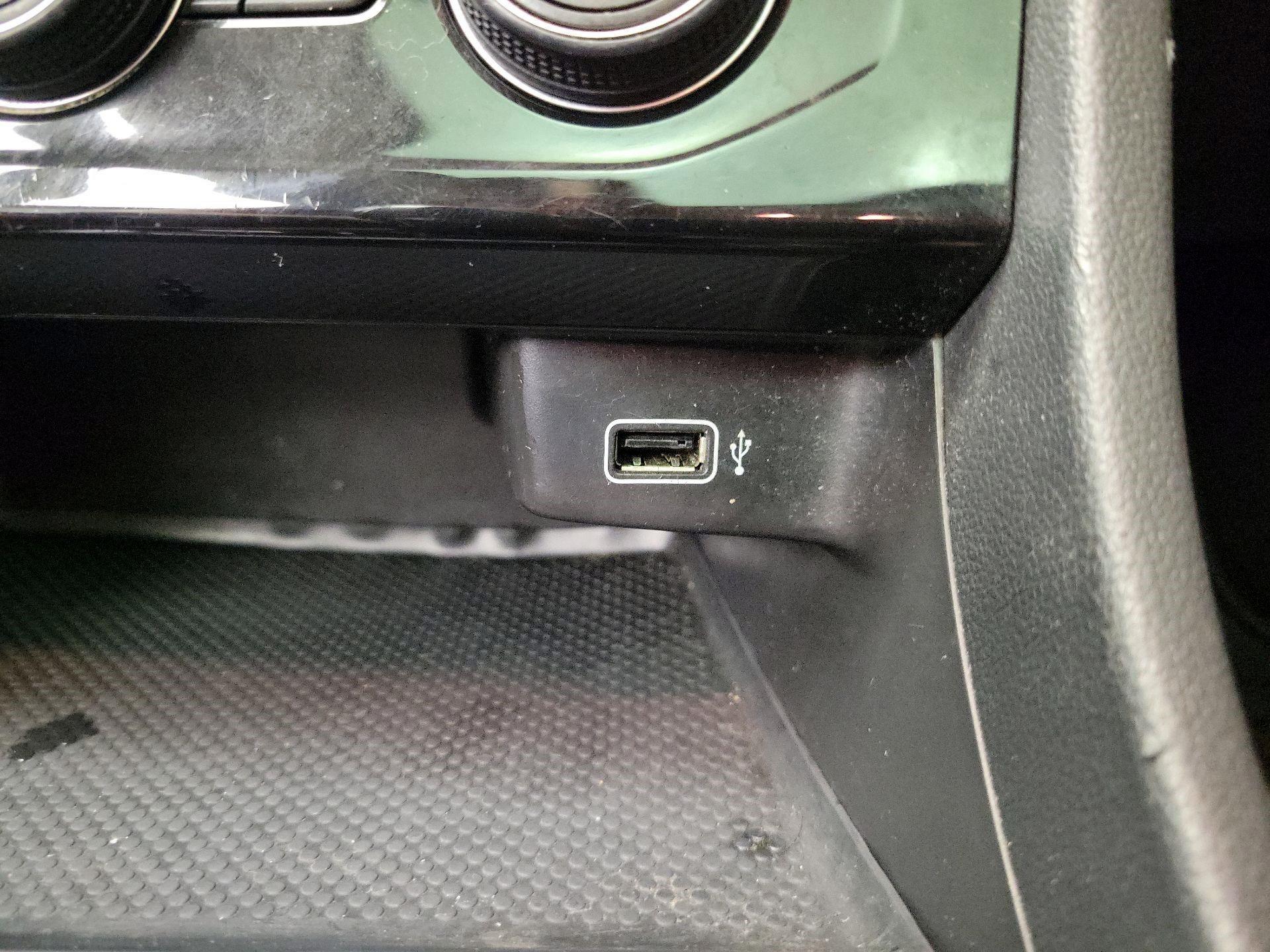 Thumbnail: 2019 Volkswagen Jetta - 16