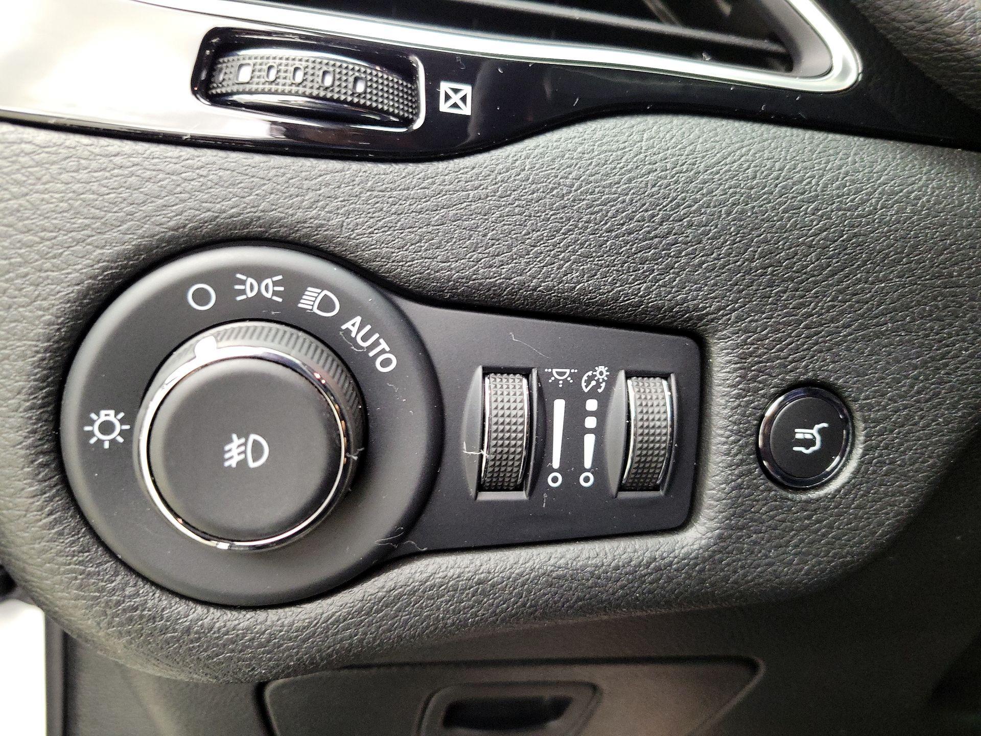 Thumbnail: 2023 Jeep Cherokee - 13