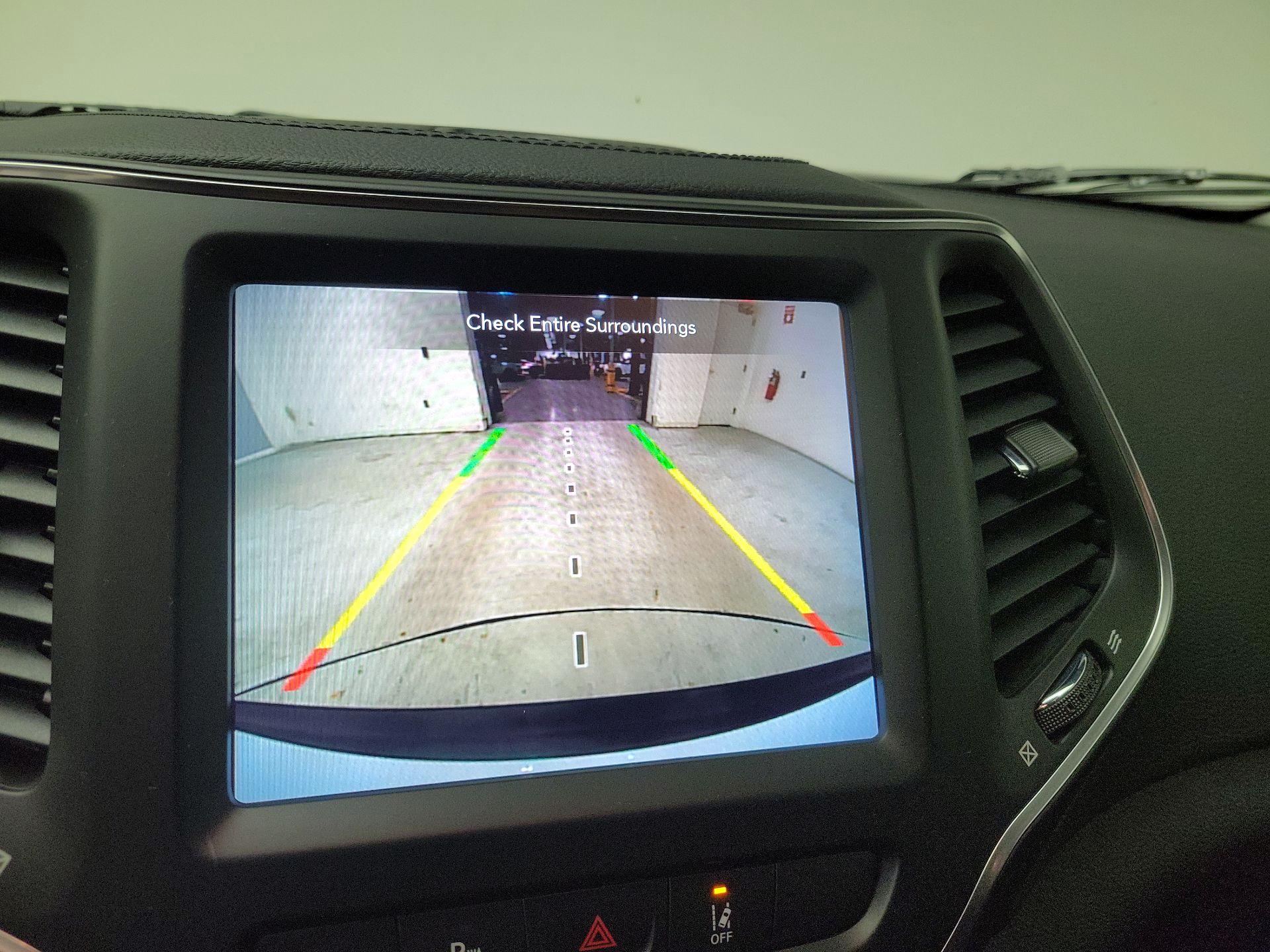 Thumbnail: 2023 Jeep Cherokee - 15