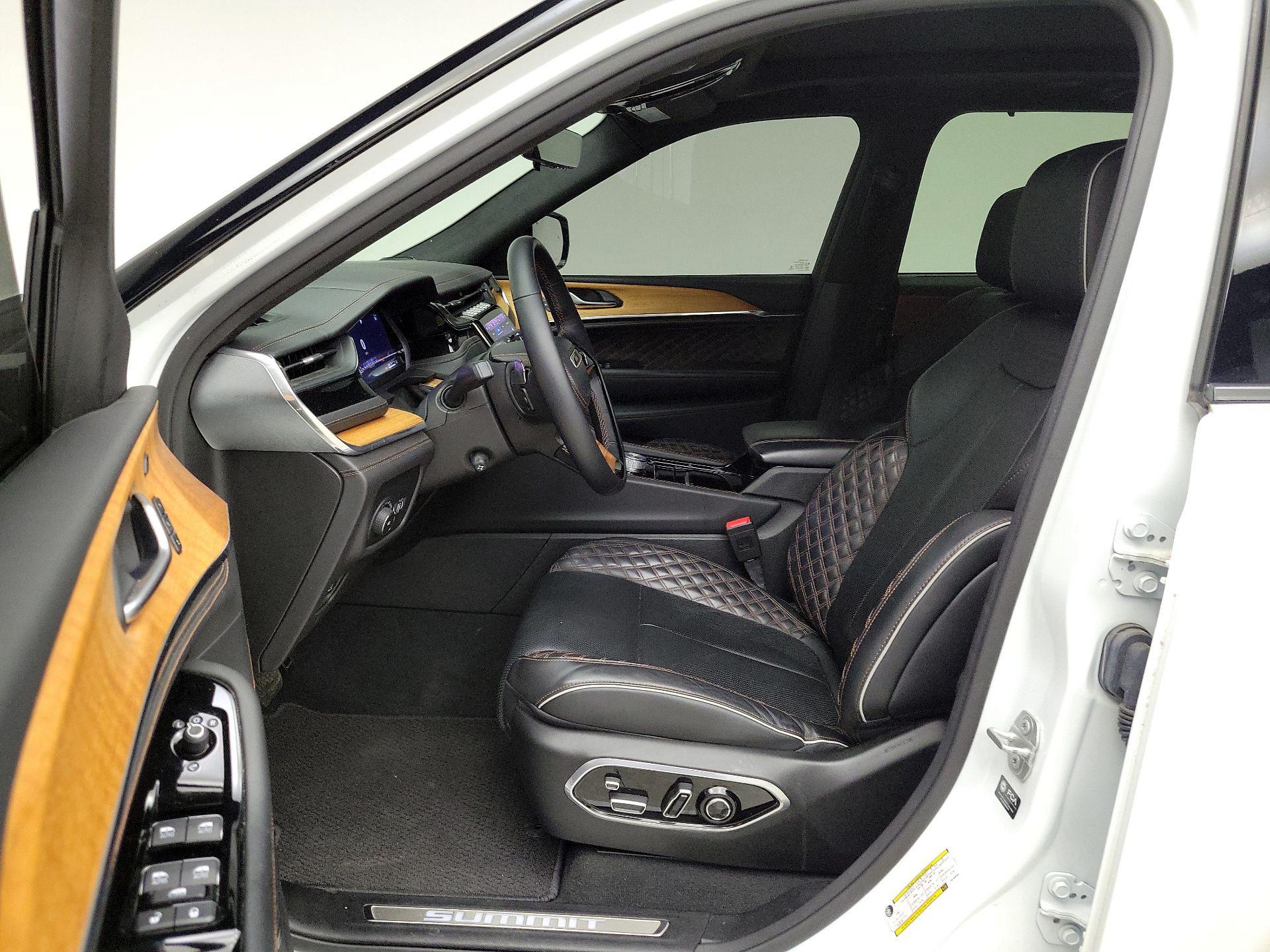 Thumbnail: 2023 Jeep Grand Cherokee - 11