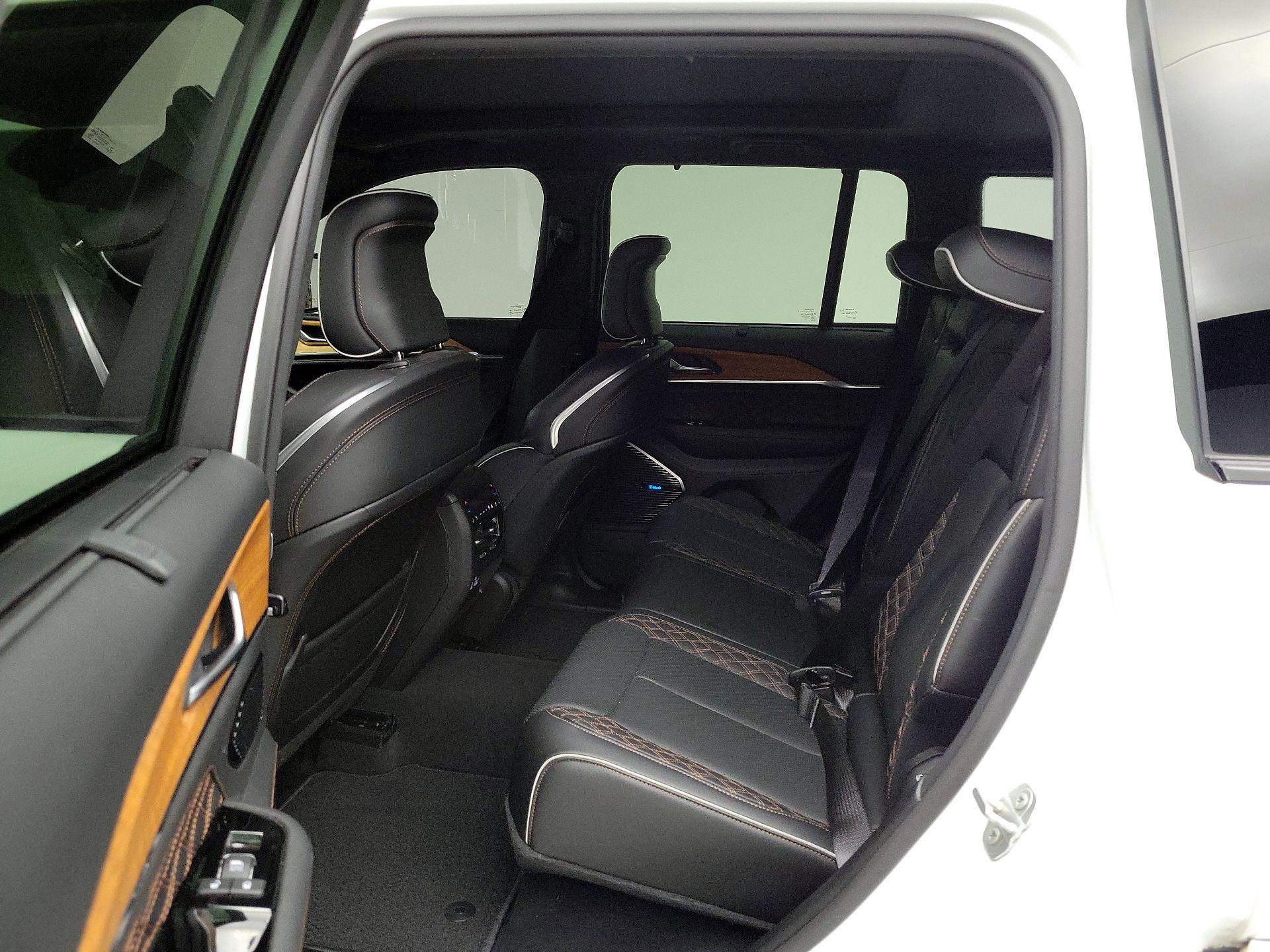 Thumbnail: 2023 Jeep Grand Cherokee - 20